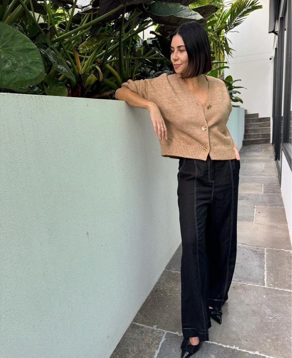 Perfect Autumn look 🍂 Shop my jeans and brown knit cardigan below

#LTKwinter #LTKstyletip #LTKaustralia