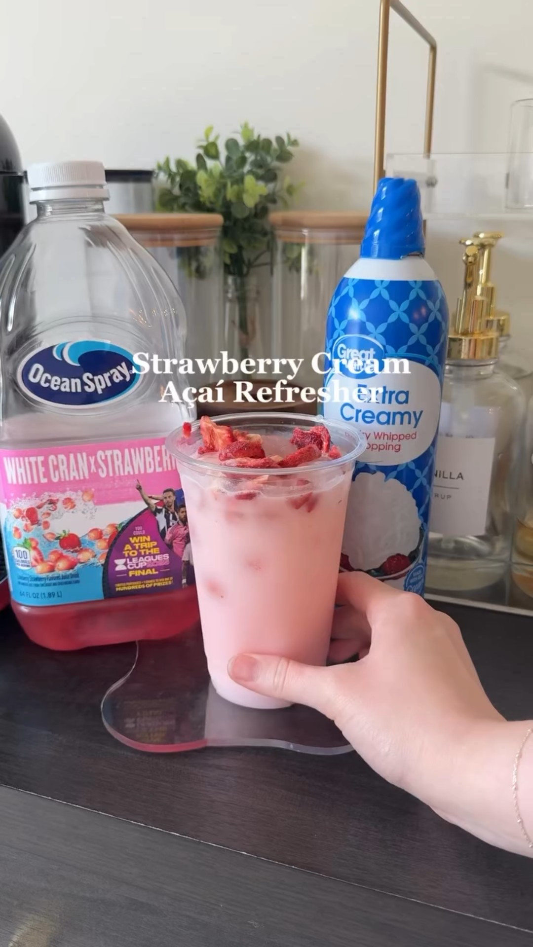 Strawberry Cream Açaí Refresher🍓☁️💫🌸 #strawberrycream #pinkdrink #strawberryacai #refresher #starbucksrefreshers #refreshersathome #strawberryacairefresher #strawberryacai #delicious #foodstagram #foodphotography #bhfyp #cafe #starbucks #foodblogger #pinkdrinkathome