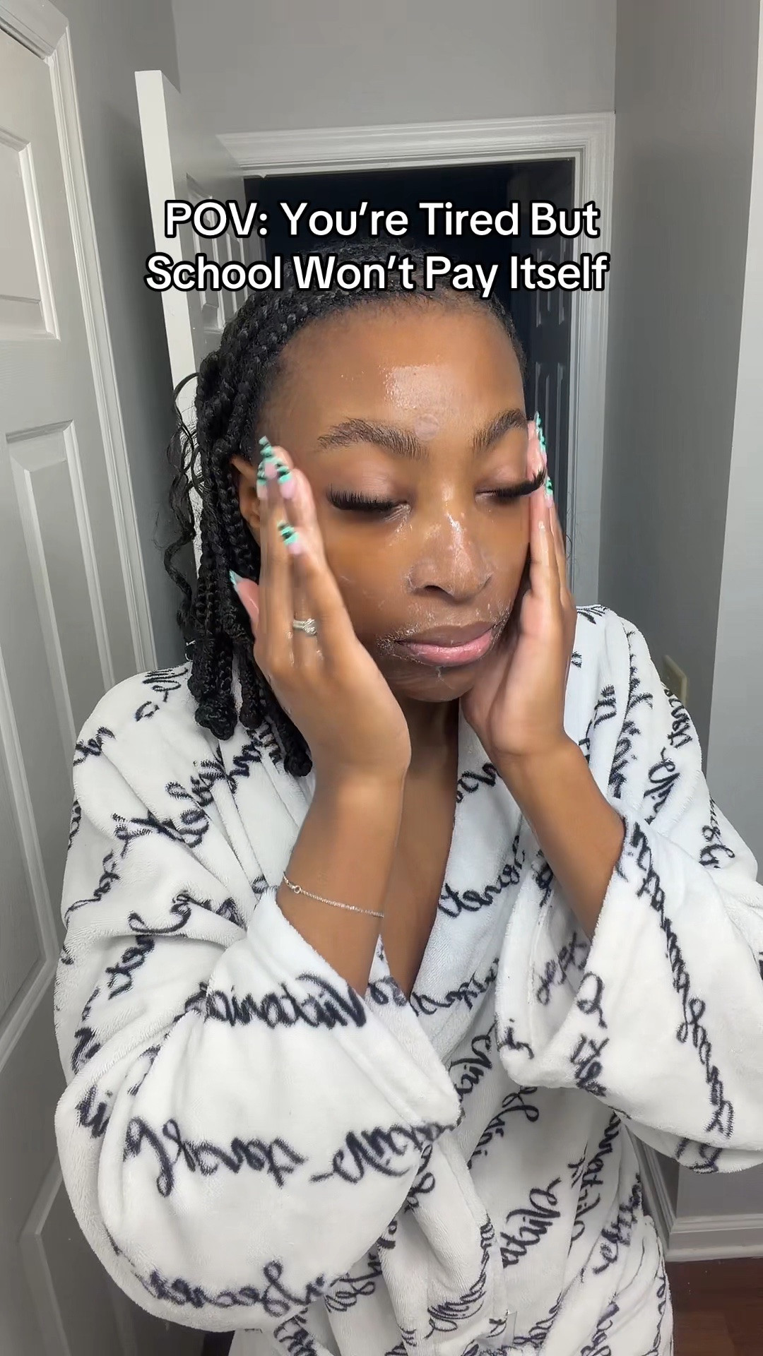 Soft. Feminine. Effortless. 🤍✨
This Victoria’s Secret robe is giving luxury at home energy and I’m obsessed. The fabric is sooo soft, the fit is flattering, and it instantly makes me feel put together — even on chill days.
If you love looking cute while getting ready, filming content, or just lounging in style… you NEED this robe. Trust me, it’s one of those pieces that makes you feel expensive without even trying 💕
Linked on my LTK so you can grab yours before it sells out!
#LTKFinds #LTKLoungewear #VictoriasSecret #SoftLifeStyle #LuxuryOnABudget #CozyChic #BlackGirlLuxury #FaithFilledLife #StayAtHomeStyle #LTKStyle #ShopMyLook




#LTKTall #LTKBeauty #LTKdayinmylife