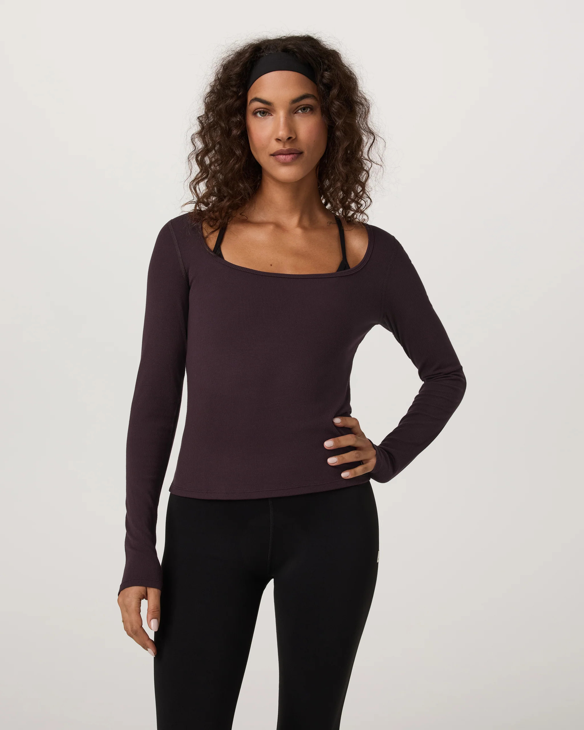Long Sleeve Cove Ultra Scoop | Women's Raisin Shirt | Vuori | Vuori Clothing (US & Canada)