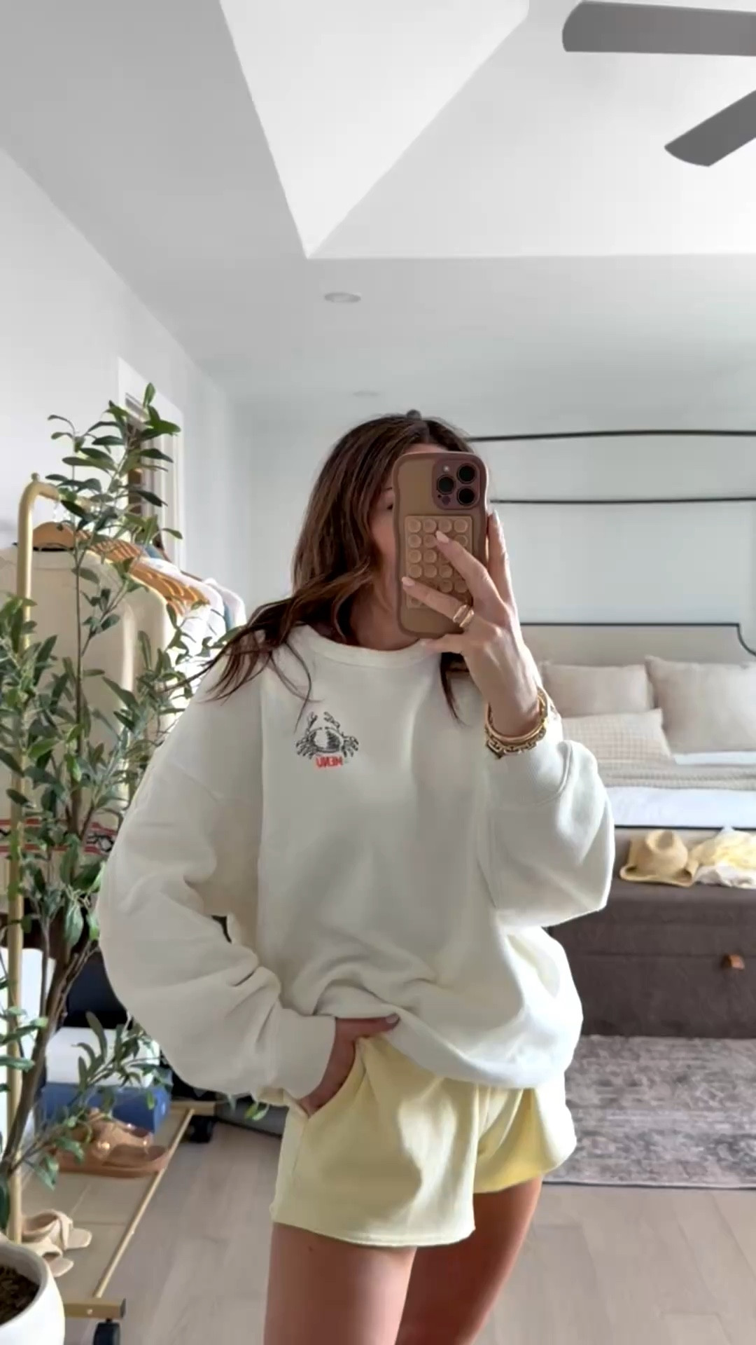 The best sweatshirt! I wear either XS or Small they run super oversized 
Aerie Real


#LTKgrwm #LTKSaleAlert #LTKSeasonal