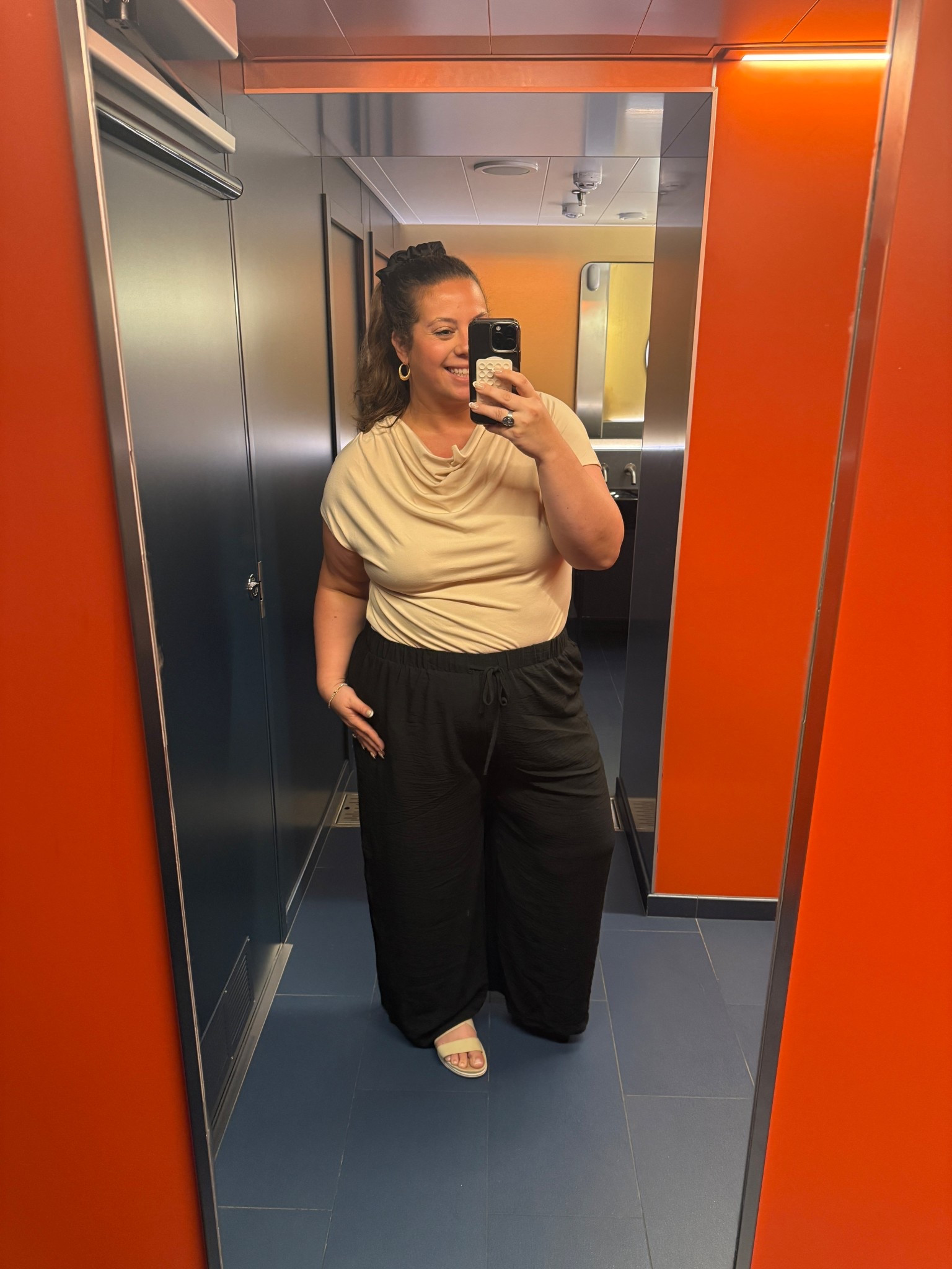I love these mix and match pieces for my cruise. Wide leg pants and a drapy top that feels like a T-shirt but looks more elevated. ￼wearing xxl top and 3x pants as an 18/20 top 20 jeans