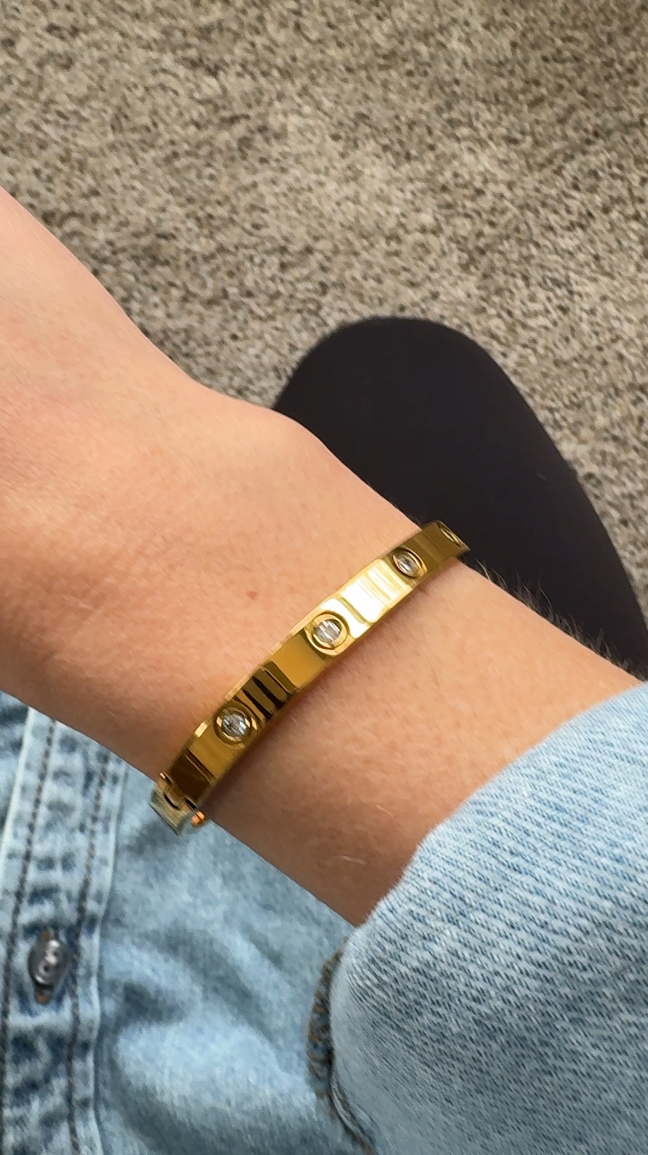 Look for less bracelet!