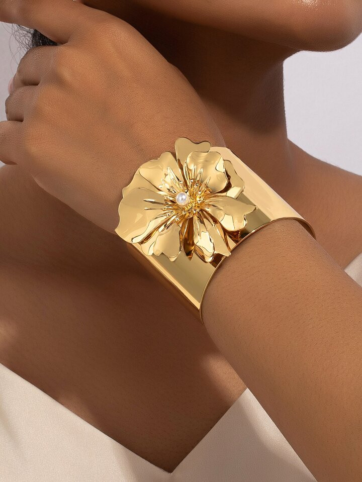 1pc Metal Wide Band With Floral Design Fashion Bracelet | SHEIN