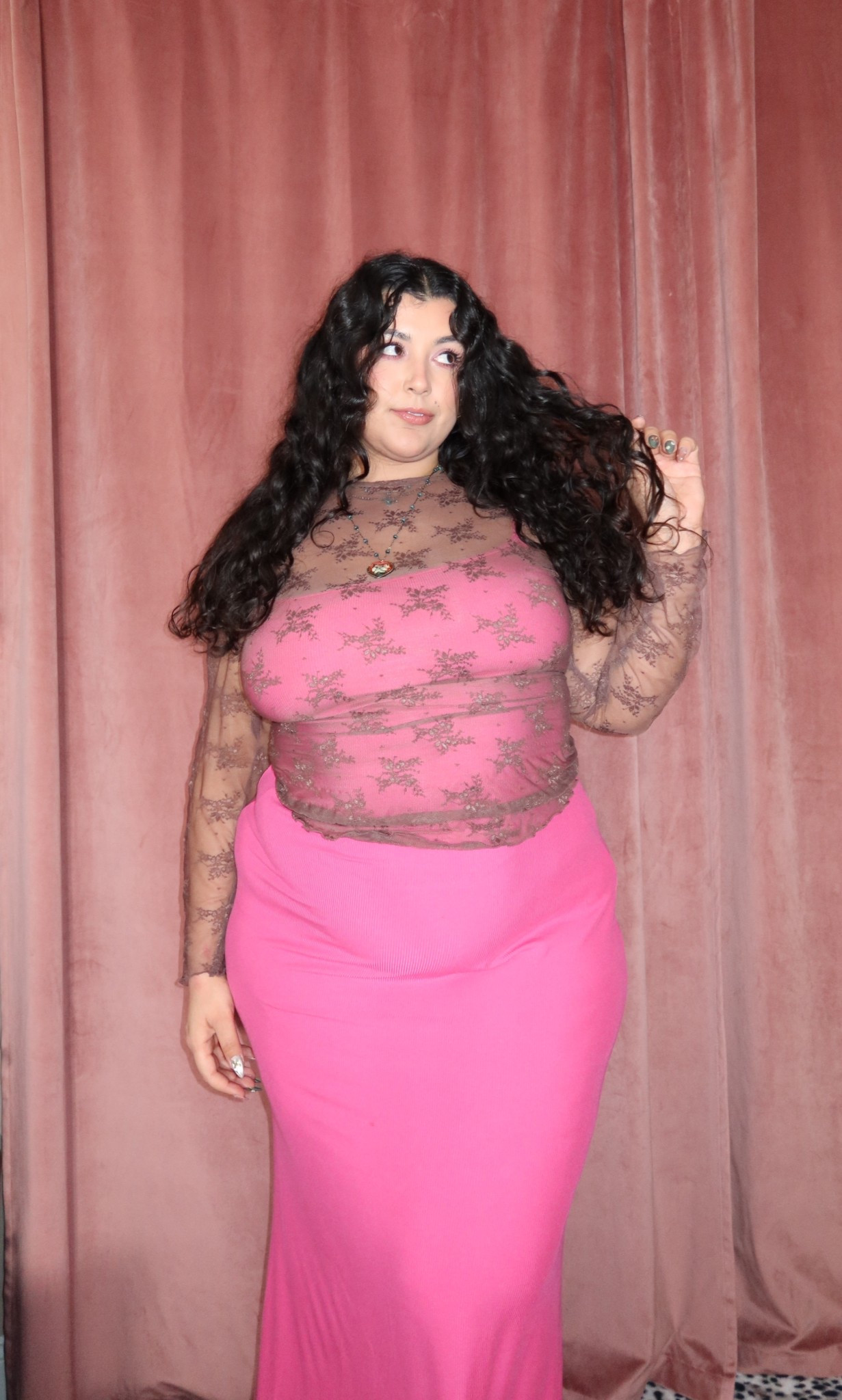 Serving plus size Barbiecore glam 💕
This pink bodycon moment is giving confidence, curves, and main-character energy. I love how this stretchy midi hugs in all the right places while staying comfy, and the sheer lace top adds that flirty, elevated touch. Proof that plus size outfits can be sexy, soft, and stylish all at once.

Perfect for date night, girls night out, birthdays, or anytime you want to feel HOT in pink 💖
Linked my exact look + similar options for my curvy babes ⬇️

✨ Details for fit reference:
True to size, super stretchy, curve-friendly, snatches the waist without digging in.

#plussizefashion #curvyoutfits #barbiecore #pinkoutfit #plussizestyle #bodycondress #curvyconfidence #plussizeootd #mididress #ltkcurves #ltkit #confidencelooks #glamcurvy


#LTKgrwm #LTKPlusSize #LTKValentine