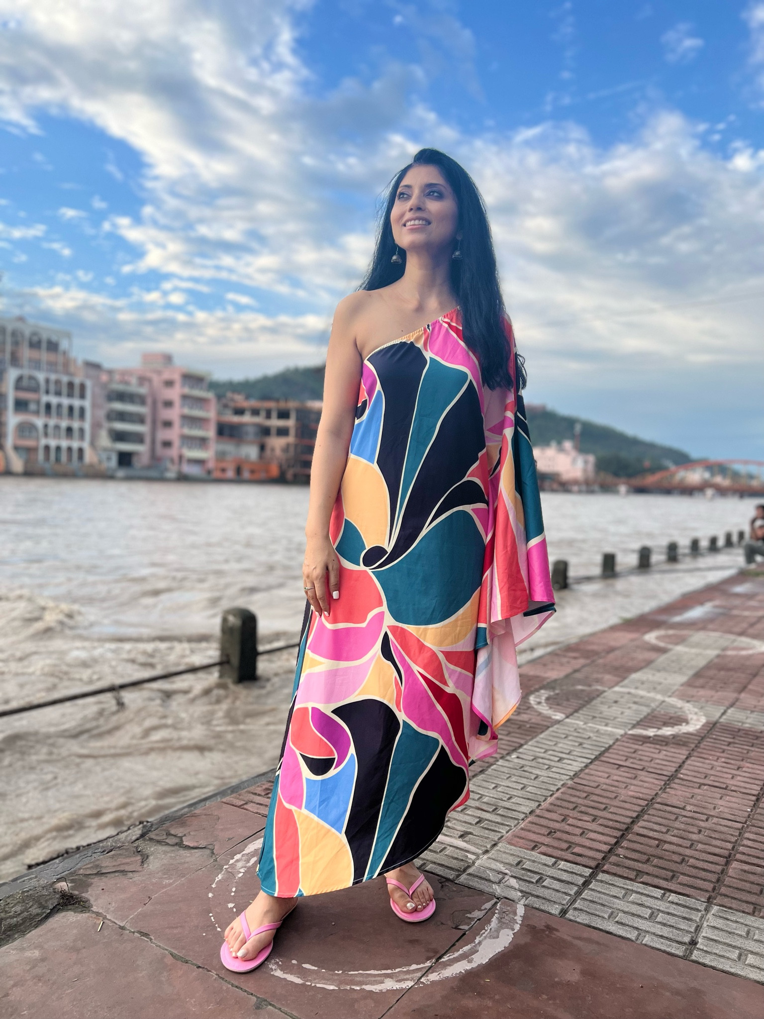 One shoulder maxi dress 

#LTKshoecrush #LTKstyletip #LTKtravel