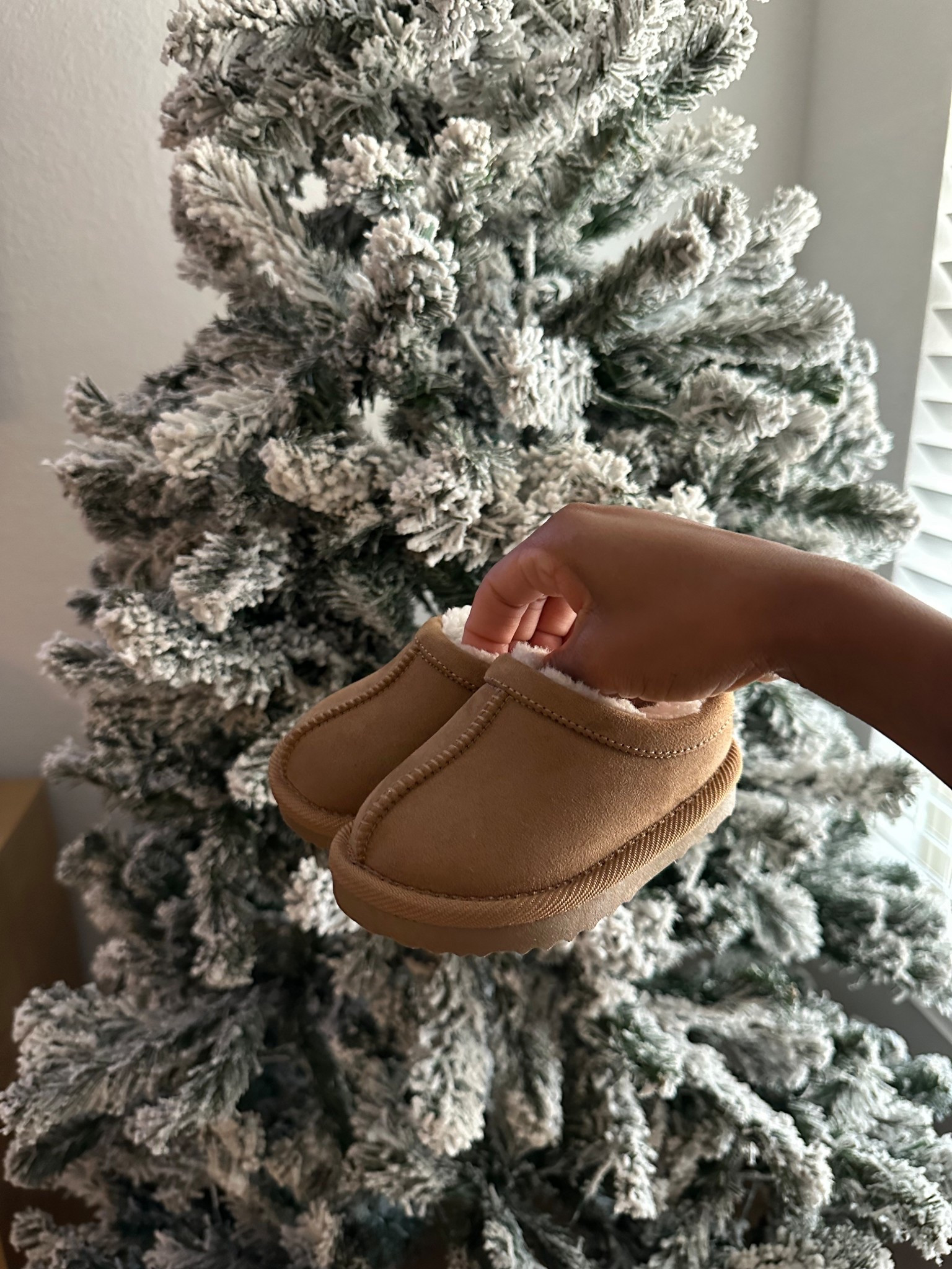 finally snagged my baby the viral clog slippers, these are a winter essential! catch them when they go on sale again! 


#LTKBaby #LTKKids #LTKGiftGuide