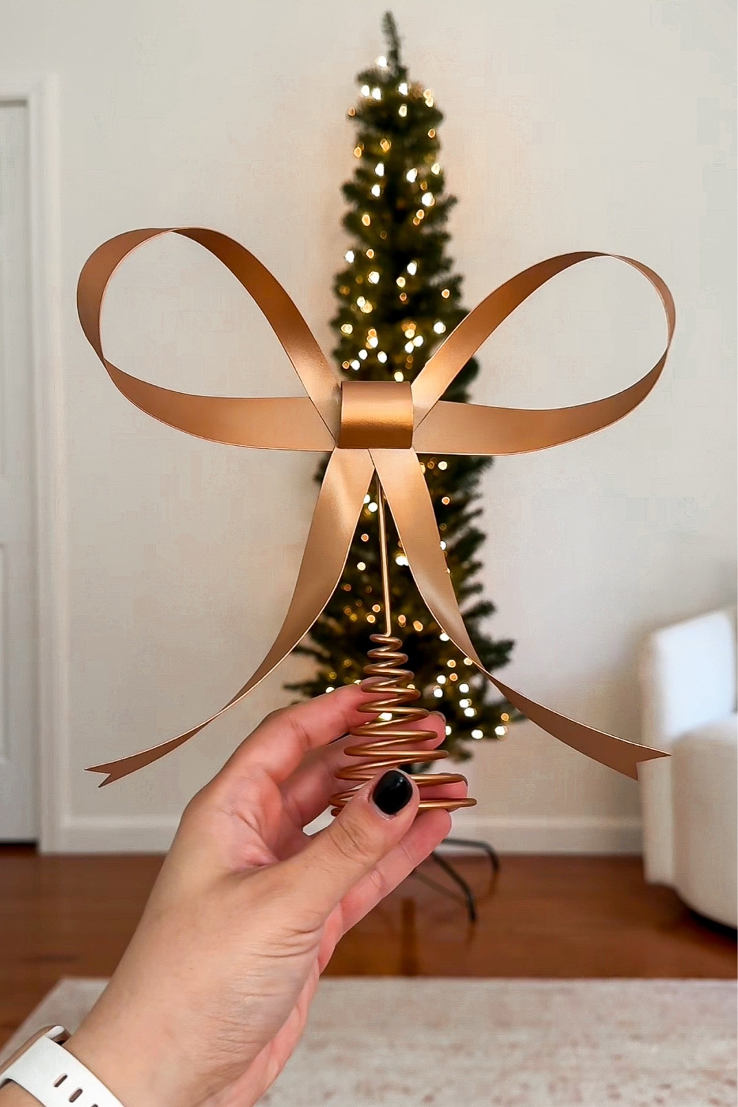 The prettiest bow Christmas tree topper! 🎄🎀✨ 

Christmas tree, Christmas tree topper, Christmas decor, Christmas decorations, Christmas time

#LTKHoliday #LTKHome #LTKSeasonal