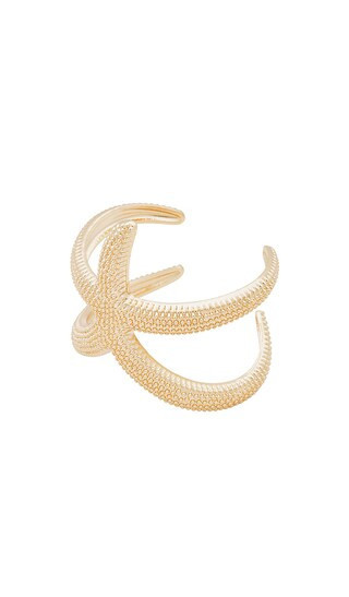 Ettika Starfish Bracelet in Metallic Gold. | Revolve Clothing (Global)