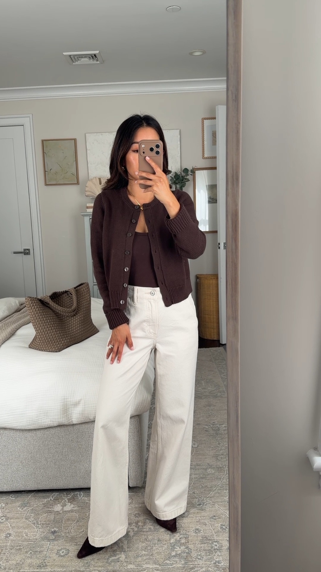 Size info below! • High Rise Wide Leg Trouser Jean 24 Short, runs looser relaxed fit. The blue version also comes in extra short!
• Cotton Shrunken Crew Cardigan XXS with sleeves folded up 
• Bra-Free Rib  Neck Tank XXS 

Smart casual work wear office outfit , Petite friendly denim , off white jeans, fall sweater @abercrombie #abercrombiepartner

#LTKPetite #LTKSeasonal #LTKootd