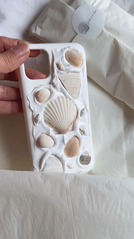 The accessory of the summer🐚

#cellphonecase #shellphone #summer #summertrends #shells #gift #giftidea



#LTKfindsunder50 #LTKVideo #LTKGiftGuide