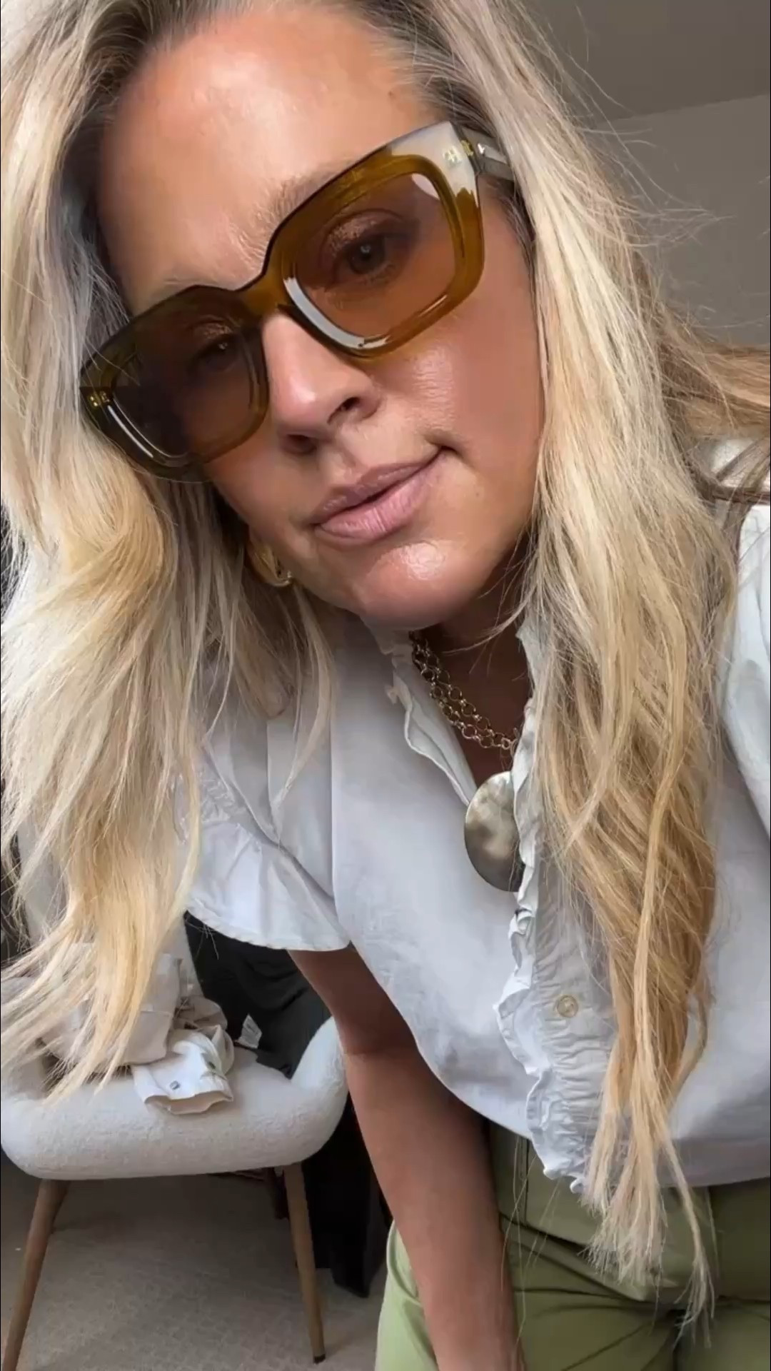  ✨Tap the bell and ❤️ for over 40 fashion, midlife style, midsize fashion and luxury looks for less. 

Walmart new arrivals, Olive cargo pants and ruffle top

⬇️Sizing information:
Wearing large pants run tts
Medium top, size down 

👑"Helping you look good, feel good!" - Lindsey Denver

