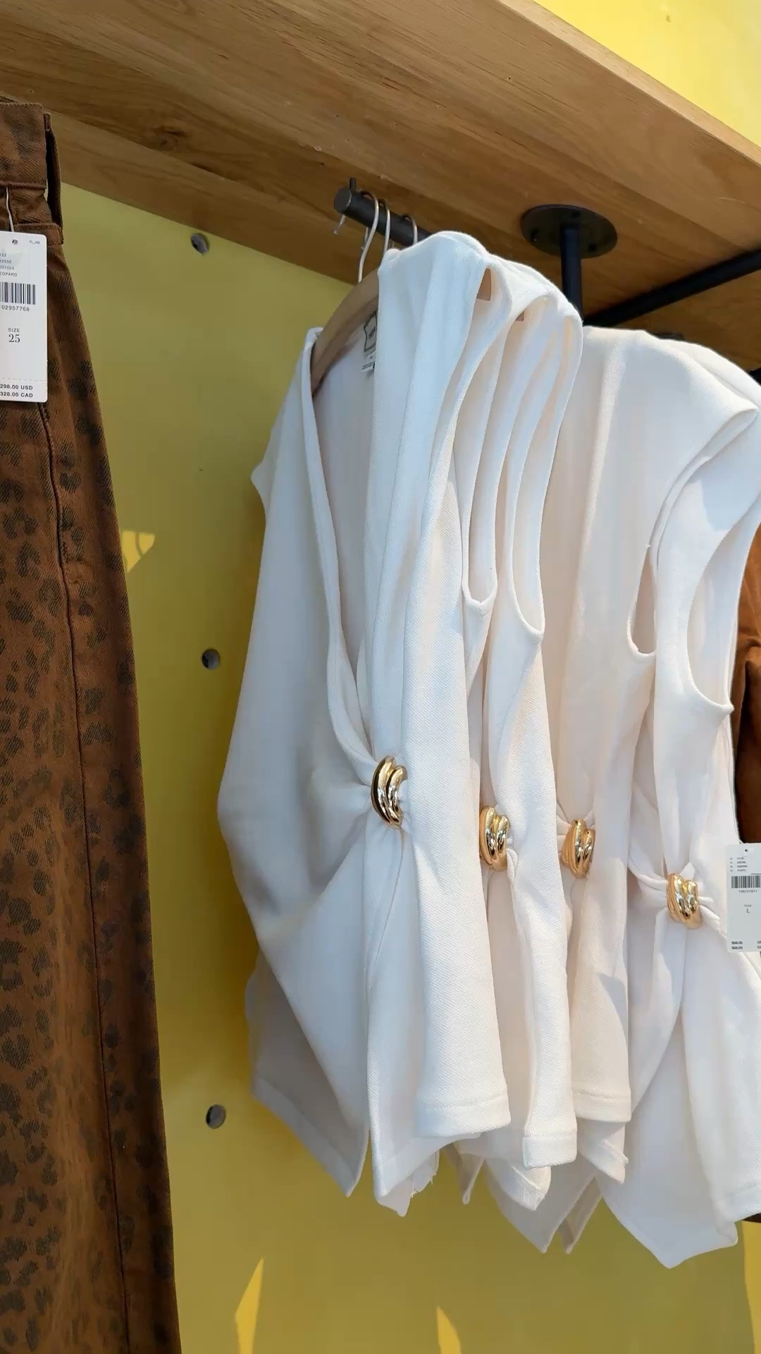 White top

#LTKPetite #LTKSaleAlert #LTKMidsize