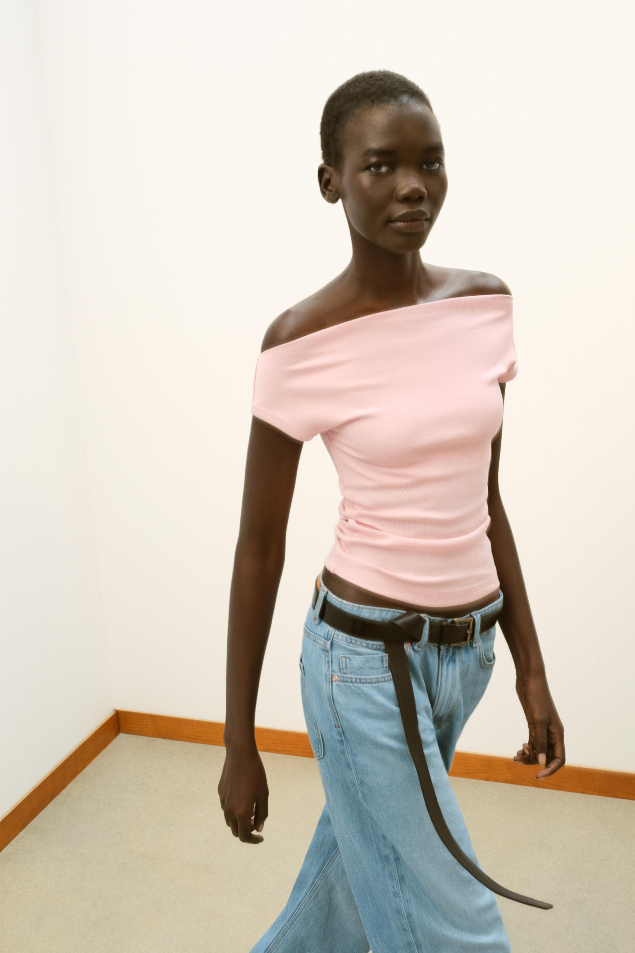 T-SHIRT MIT U-BOOT-AUSSCHNITT | Zara DE