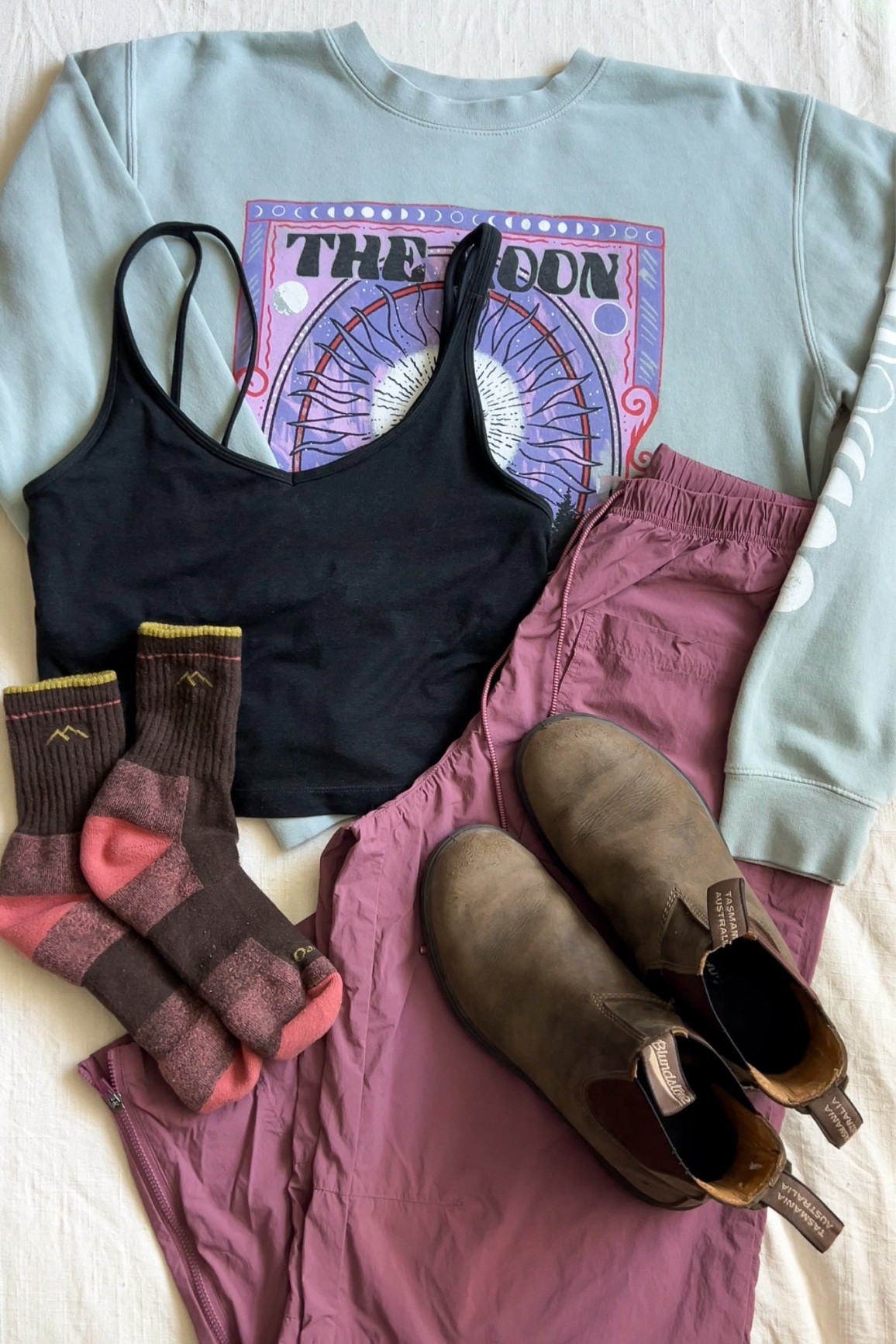 Travel outfit 🌕 sweatshirt at RachelPohlArt.com 

#LTKActive #LTKTravel