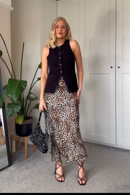 Black waistcoat and leopard satin maxi skirt 🖤