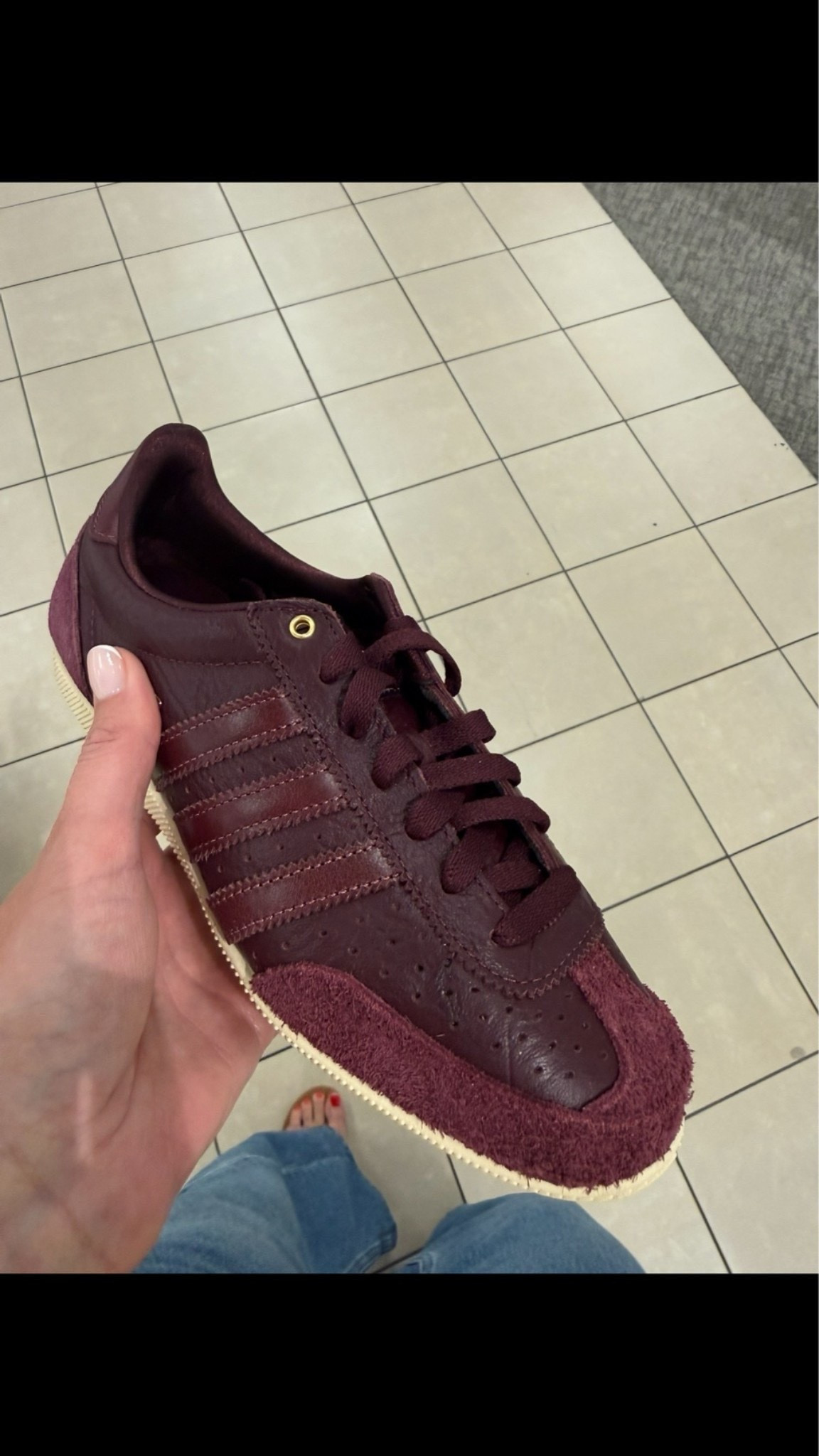 These sneakers are so chic and cool!! Make sure to grab these during the Nordstrom anniversary sale.