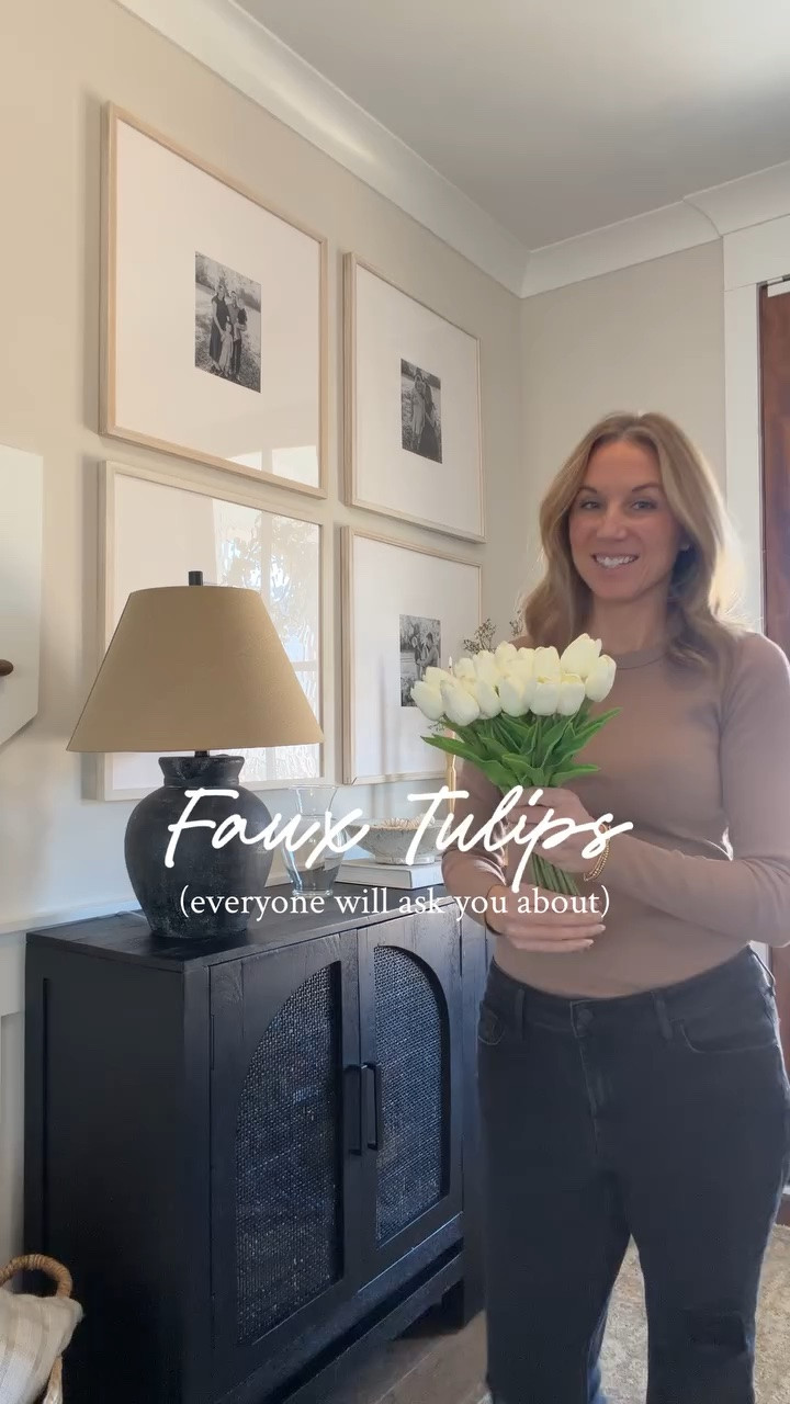 ✨Faux Tulips everyone ask you about! Comment “Tulips1” for the link to these realistic tulips that you can use year after year! 

I get asked all the time if these are real, they are that good! And I love that they last season after season 🌷

As an affiliate, I may earn a commission when shopping through my links 

#amazonpartner #fauxflorals #amazonflorals #fauxtulips
