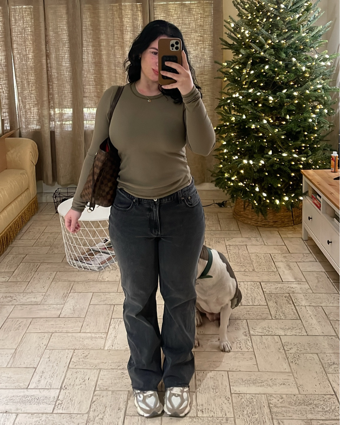 Sizes
Top: L
Jeans: 28 