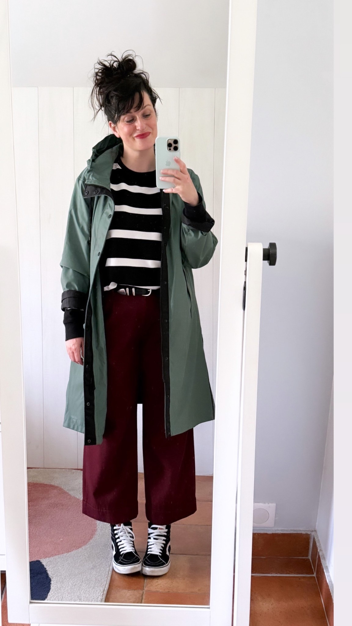 . Ciré "Jace X" vert cyprès #americatoday (similaire, en lien)
. Sweat rayé noir et blanc #hm (en lien) 
. Ceinture wester à double passant #zaraman (similaire, en lien)
. Pantalon à pinces en laine bordeaux #comptoirdescotonniers (similaire, en lien) 
. #Vans Sk8Hi noires (en lien) 
. Rouge à lèvres Lip blush "Wine" #refy (en lien) 

#LTKmidsize #LTKfrance #LTKspring