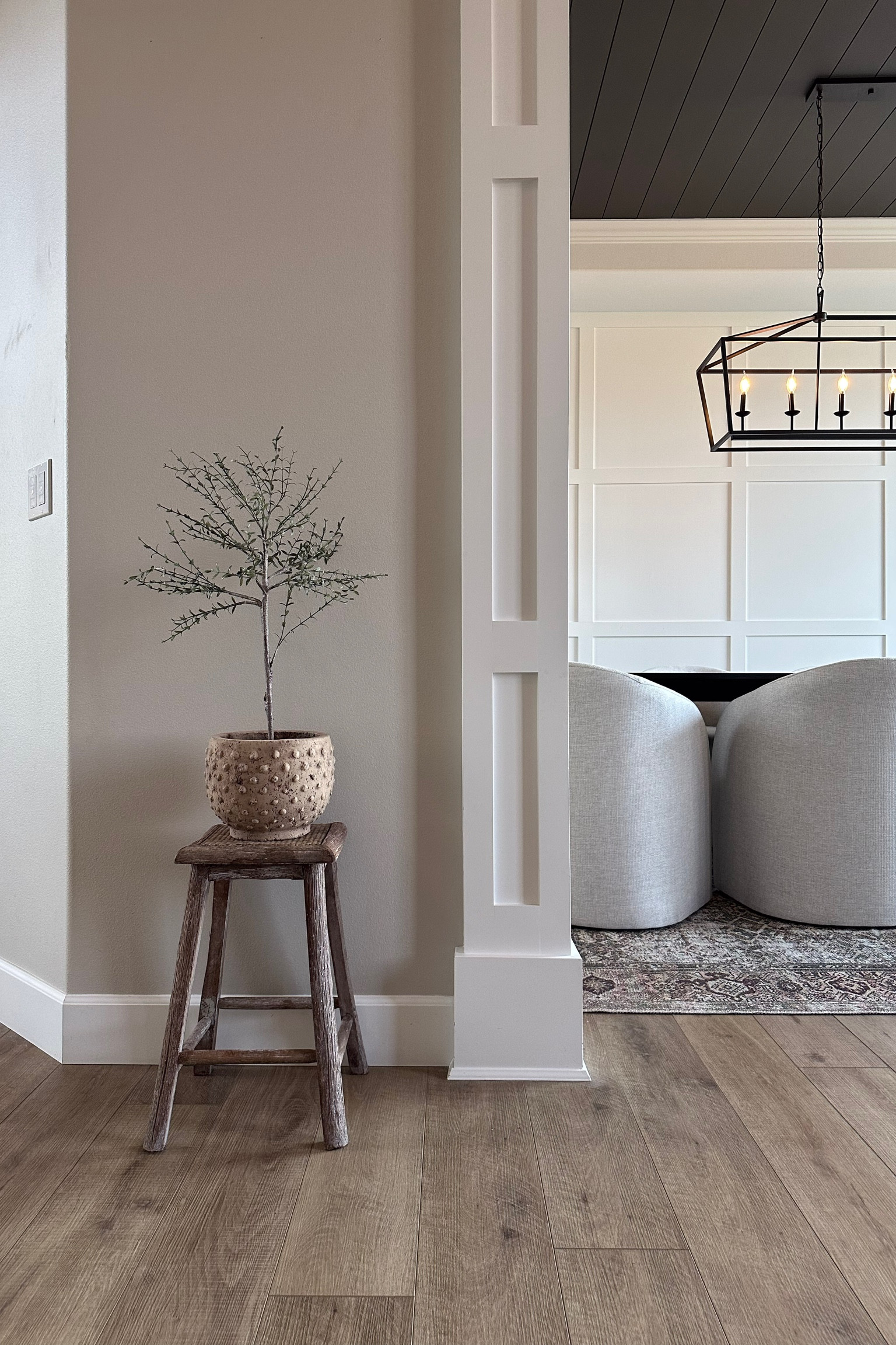 My favorite hobnail planter is back in stock AND it’s on sale today!! Snag it while you can!

Home  Home decor  Home favorites  Home finds  Vase  Hobnail  Planter  Greenery  Dining room  Area rug  Accent chair  Chandelier  Lighting

#LTKsalealert #LTKhome