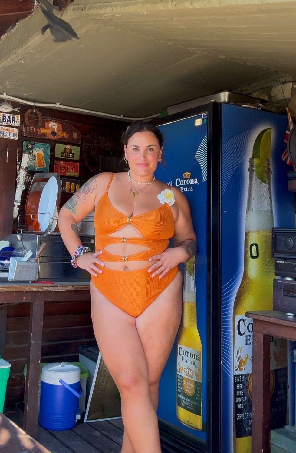 Oranger Monokini mit Cutouts 🧡 Ich trage Größe 44🫱🏾‍🫲🏽

#LTKmidsize #LTKsummer #LTKplussize