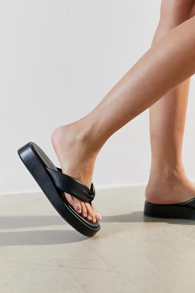 UO Puffy Thong Sandal | Urban Outfitters (US and RoW)