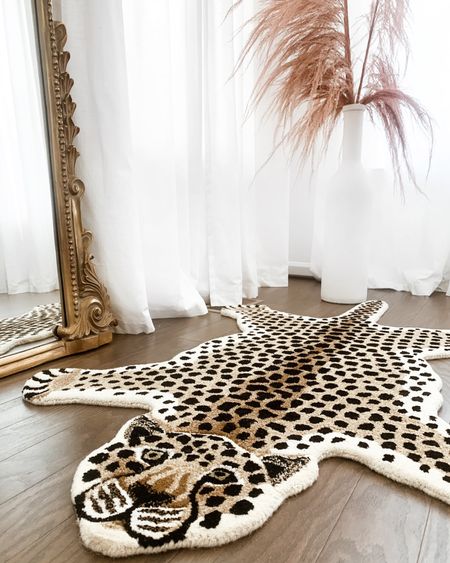 The amazing cheetah rug I found at Macys and is on major sale!! Obsessed with this. It’s 3x5 feet so it’s a great size.

Home decor, living room, cheetah rug, macys, sale rug, cheetah print 

#LTKhome #LTKFind #LTKSale