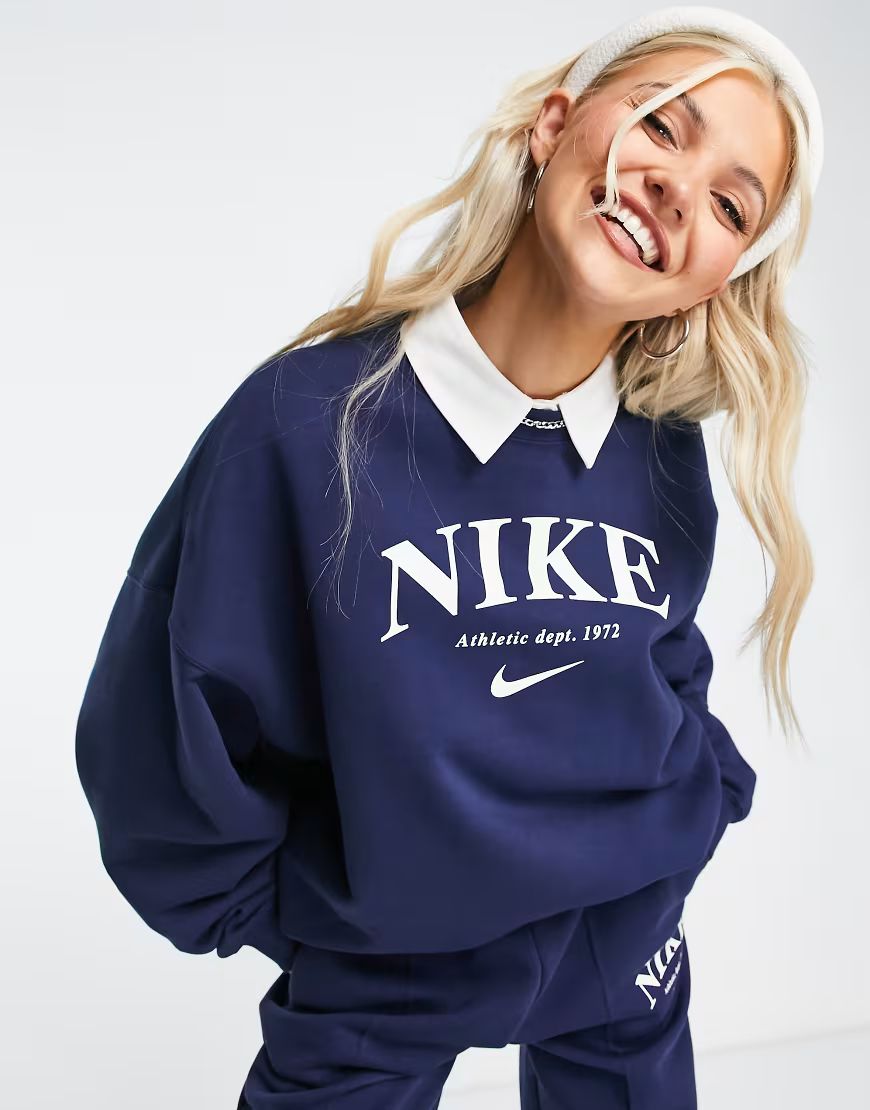 Nike Essentials Fleece oversized retro logo crew neck sweatshirt in navy-Blue | ASOS (Global)