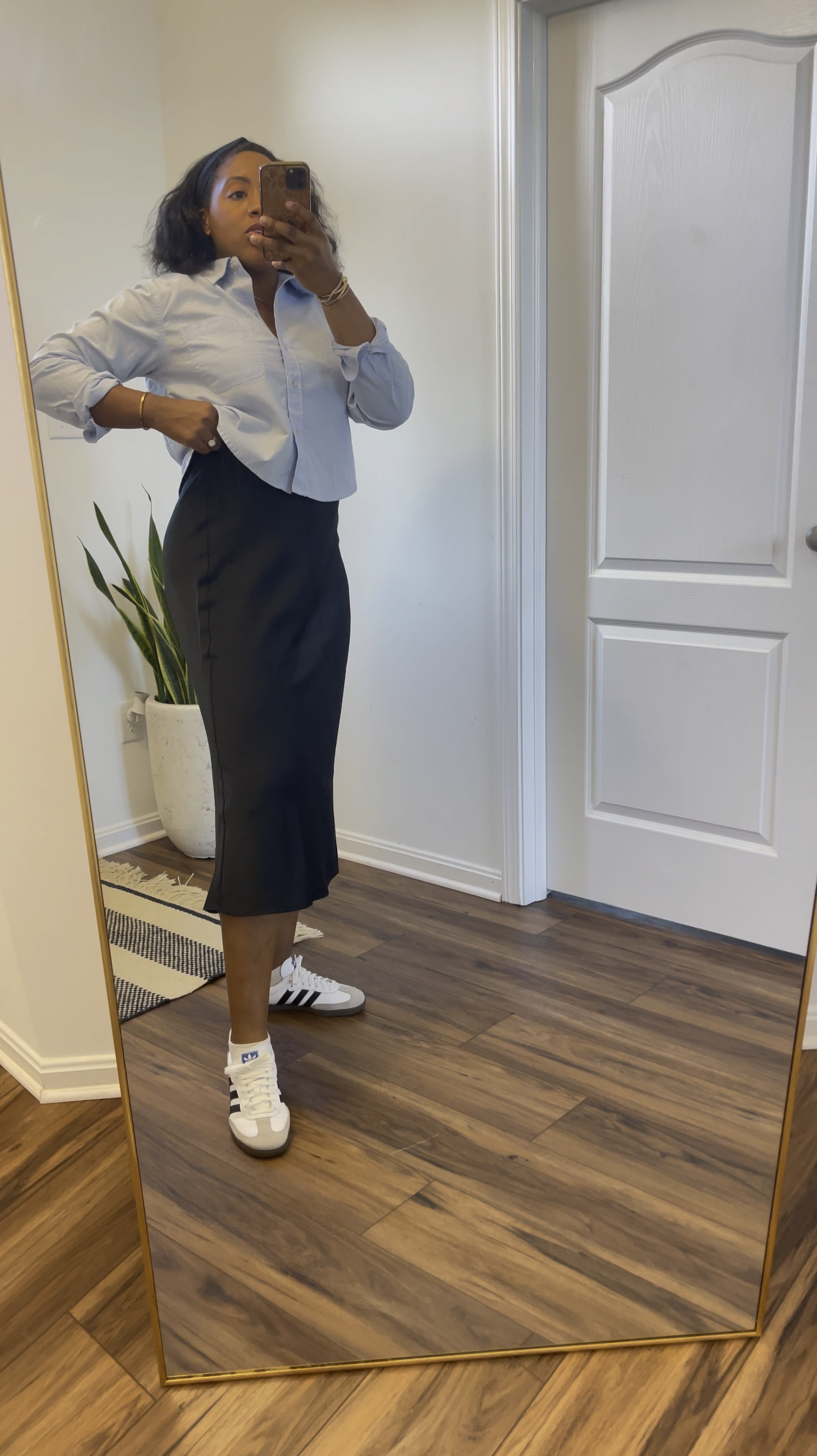 Loving this satin skirt! It’s a perfect piece to transition into fall! It also comes in a pretty wine color. Details linked! 

#LTKBacktoSchool #LTKWorkwear #LTKShoeCrush