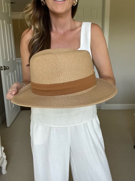 Packable straw summer hat from Amazon 
Comes in a bunch of colors


#LTKFindsUnder50 #LTKTravel