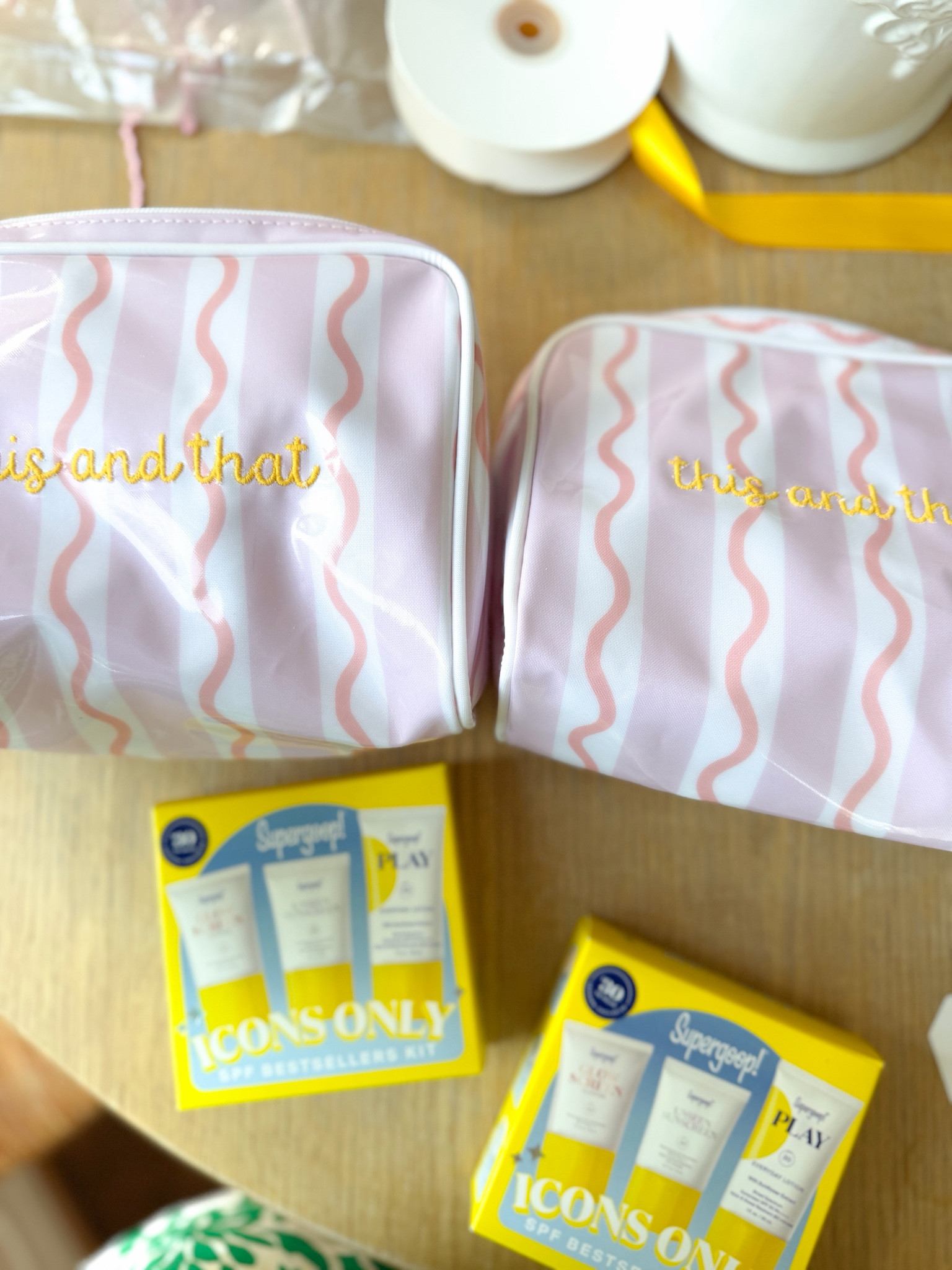 Teacher gift idea! Cute Weezie bag for summer essentials plus a fun @supergoop gift set. 
