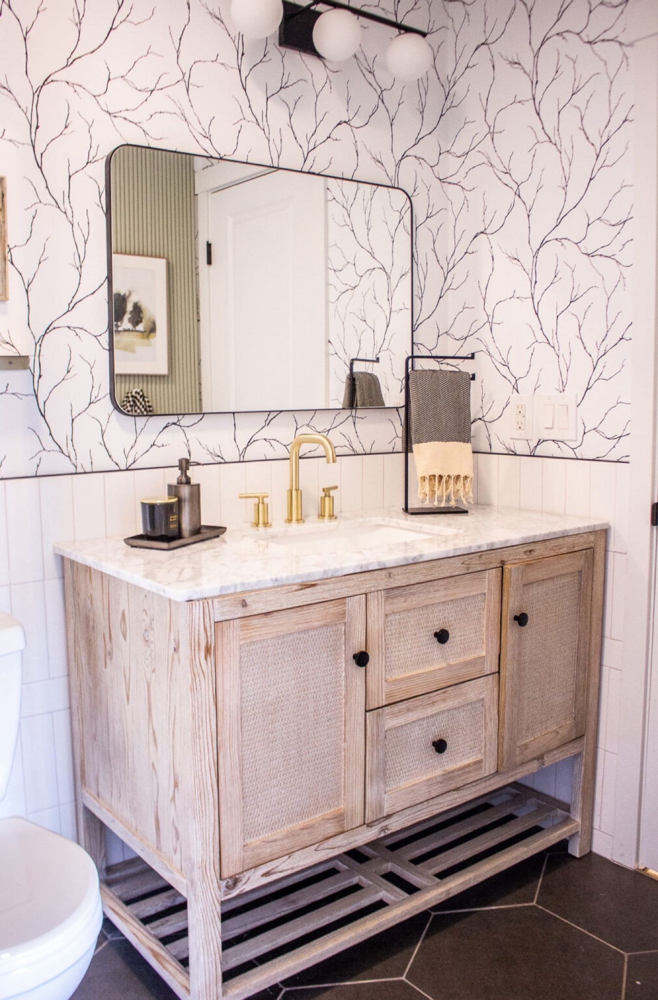 Bathroom decor finds

Bathroom decor  bathroom inspo  sink decor  towel rack  wallpaper  home decor  home inspo  tarynwhiteakerr

#LTKHome