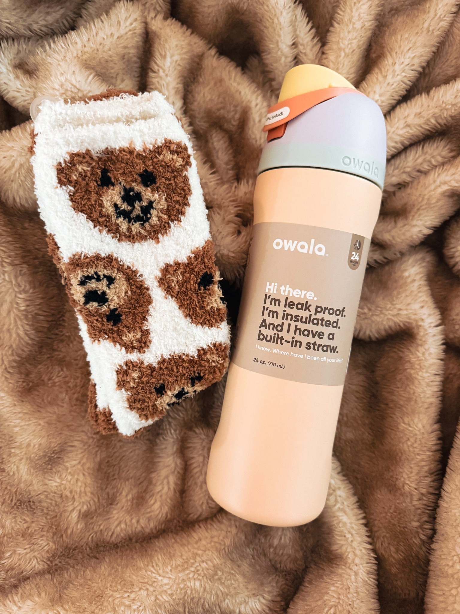 Gift ideas / Stocking stuffers! It’s that time of year to start thinking about holiday shopping and what girl wouldn’t be happy with fuzzy socks and a new Owala!
#target #owala #giftideas #giftsforhet

#LTKGiftGuide