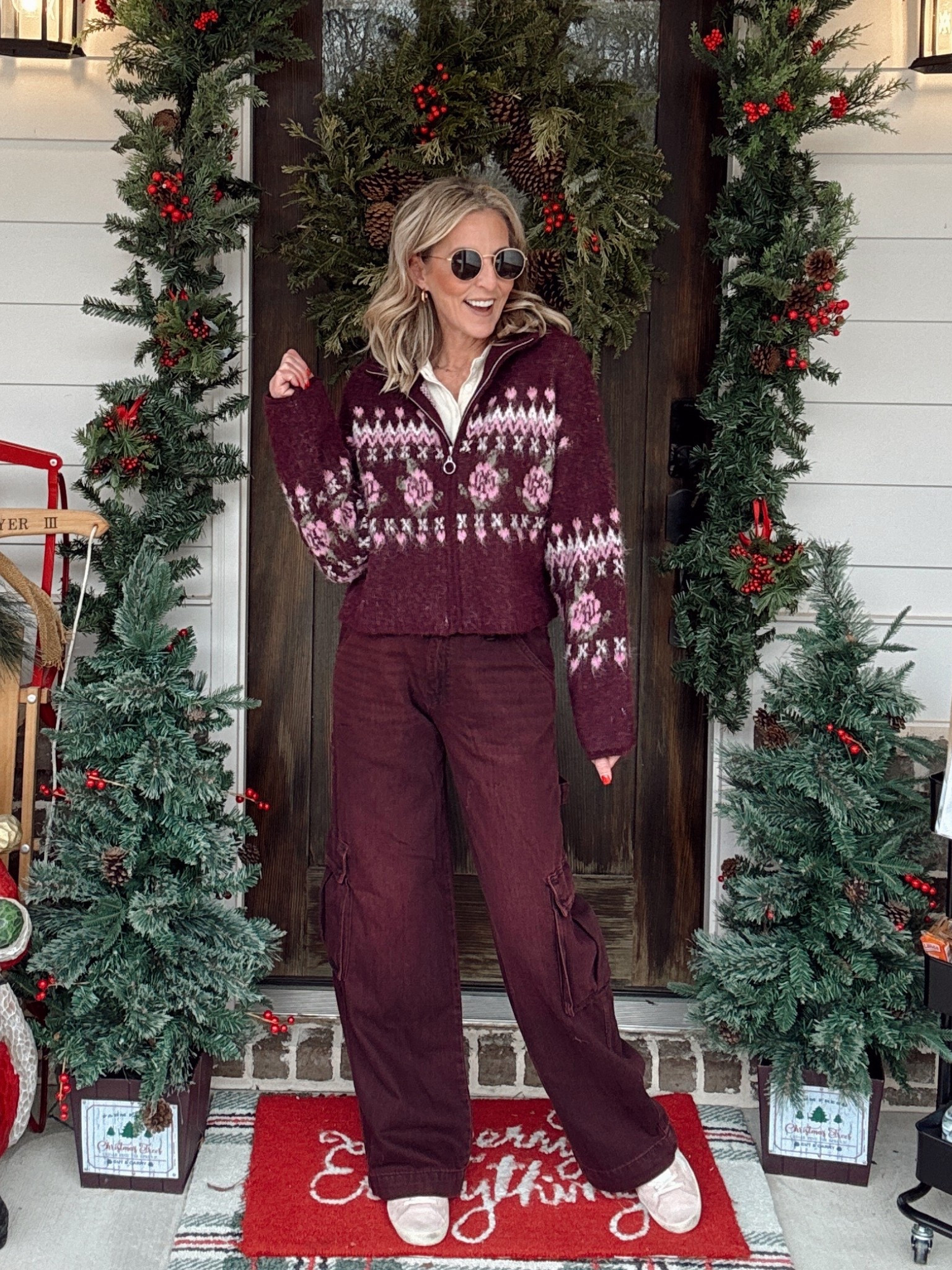 Last-minute errands before church, but make it festive ✨ This burgundy floral full-zip mock turtleneck cardigan is cozy and cute (comes in 4 colorways!), paired with my mid-rise wide-leg cargo jeans—on sale for $22 🙌🏼. Easy, comfy, and polished enough to grab groceries, coffee, and still feel put together. Just add sneakers and go. ❤️🎄