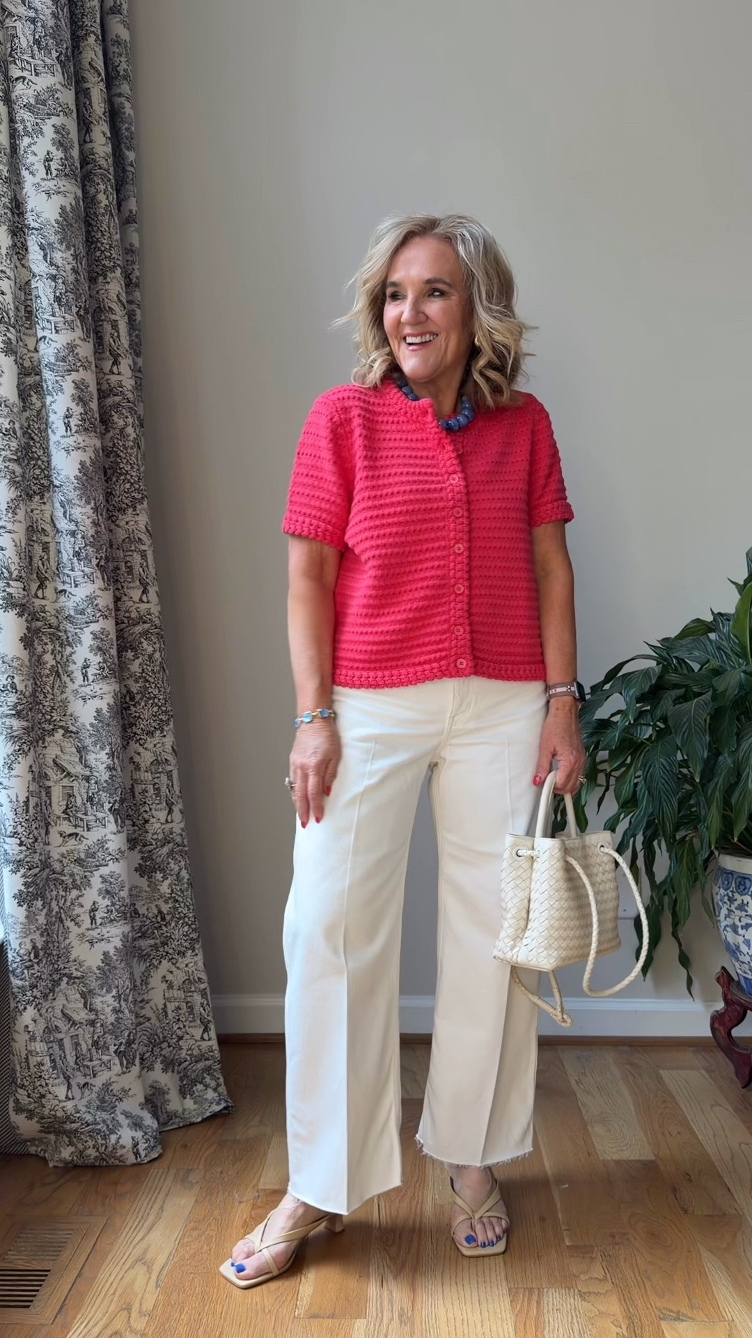 Bright pink + white denim is such a fresh summer combo🫶🏻 

These cropped white jeans paired with this textured pink cardigan create the perfect polished casual outfit for warm-weather days. Easy, chic, and perfect for brunch, shopping, vacations, or casual dinners!