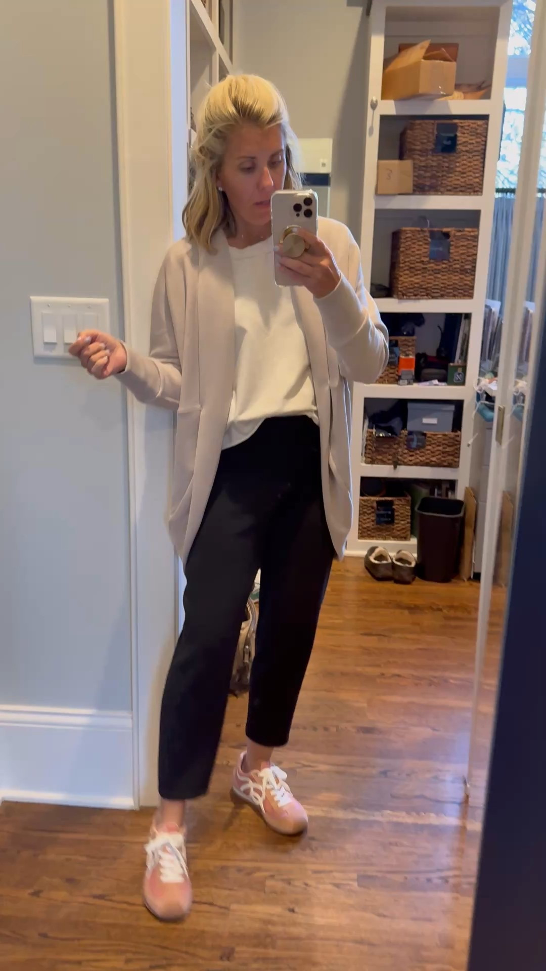 OOTD

Xs/s cocoon
S tee
S petite pants
8 sneakers


#LTKSaleAlert #LTKootd #LTKdayinmylife