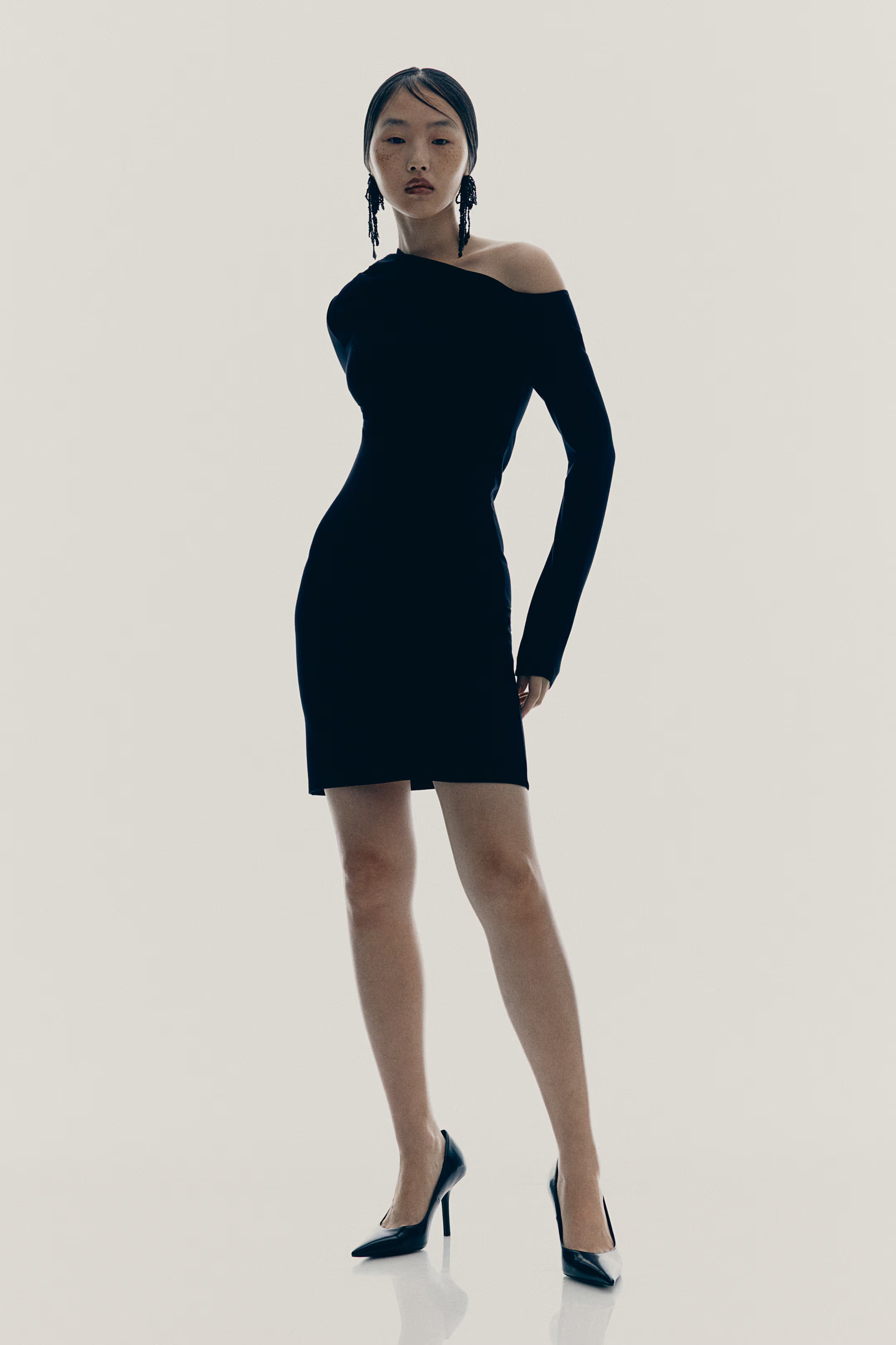 One-shoulder bodycon dress - Black - Ladies | H&M GB | H&M (UK, MY, IN, SG, PH, TW, HK)