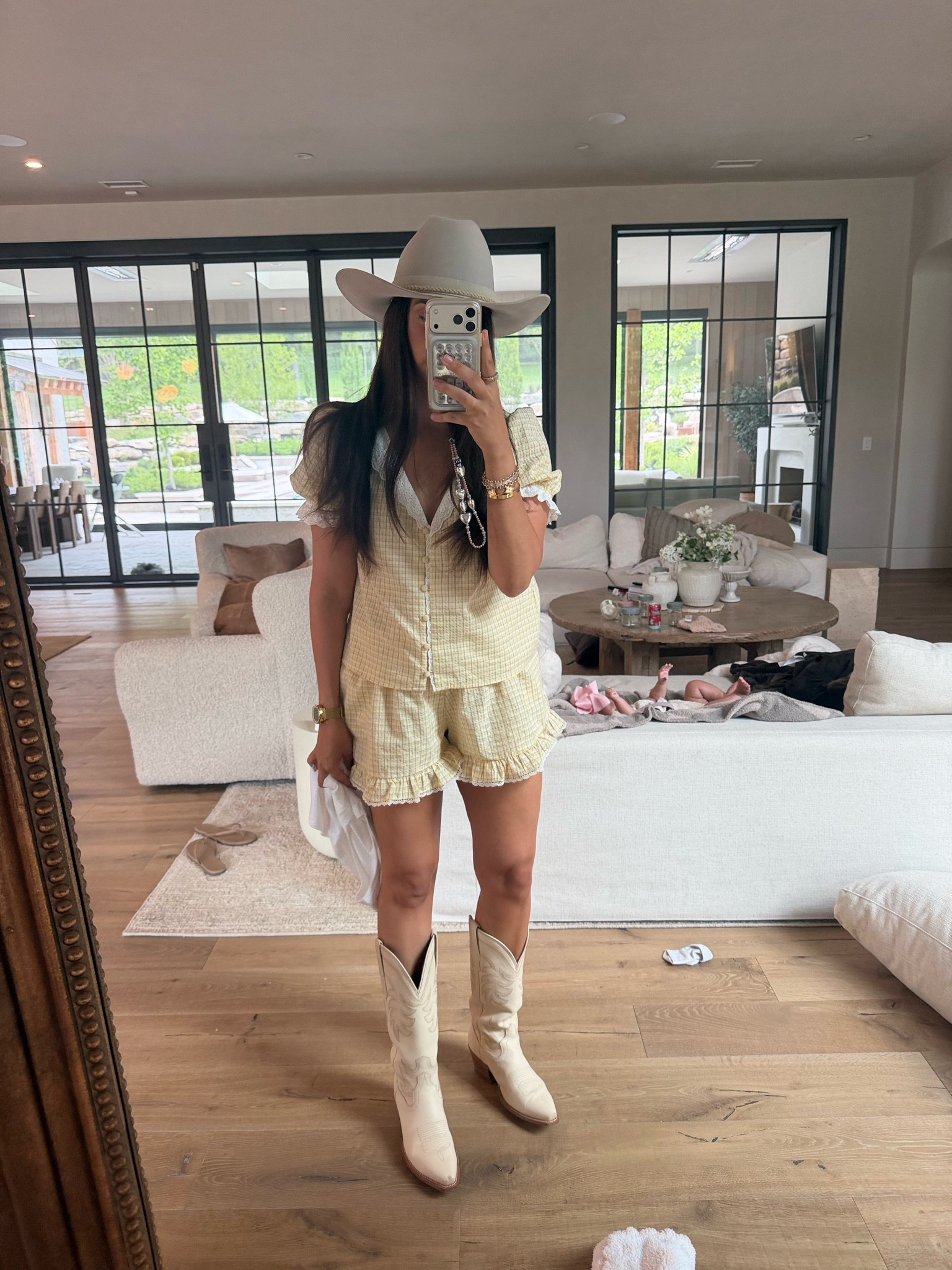Top: medium
Shorts: large

Dressupbuttercup.com #dressupbuttercup #dederaad

#LTKdayinmylife #LTKootd #LTKPetite