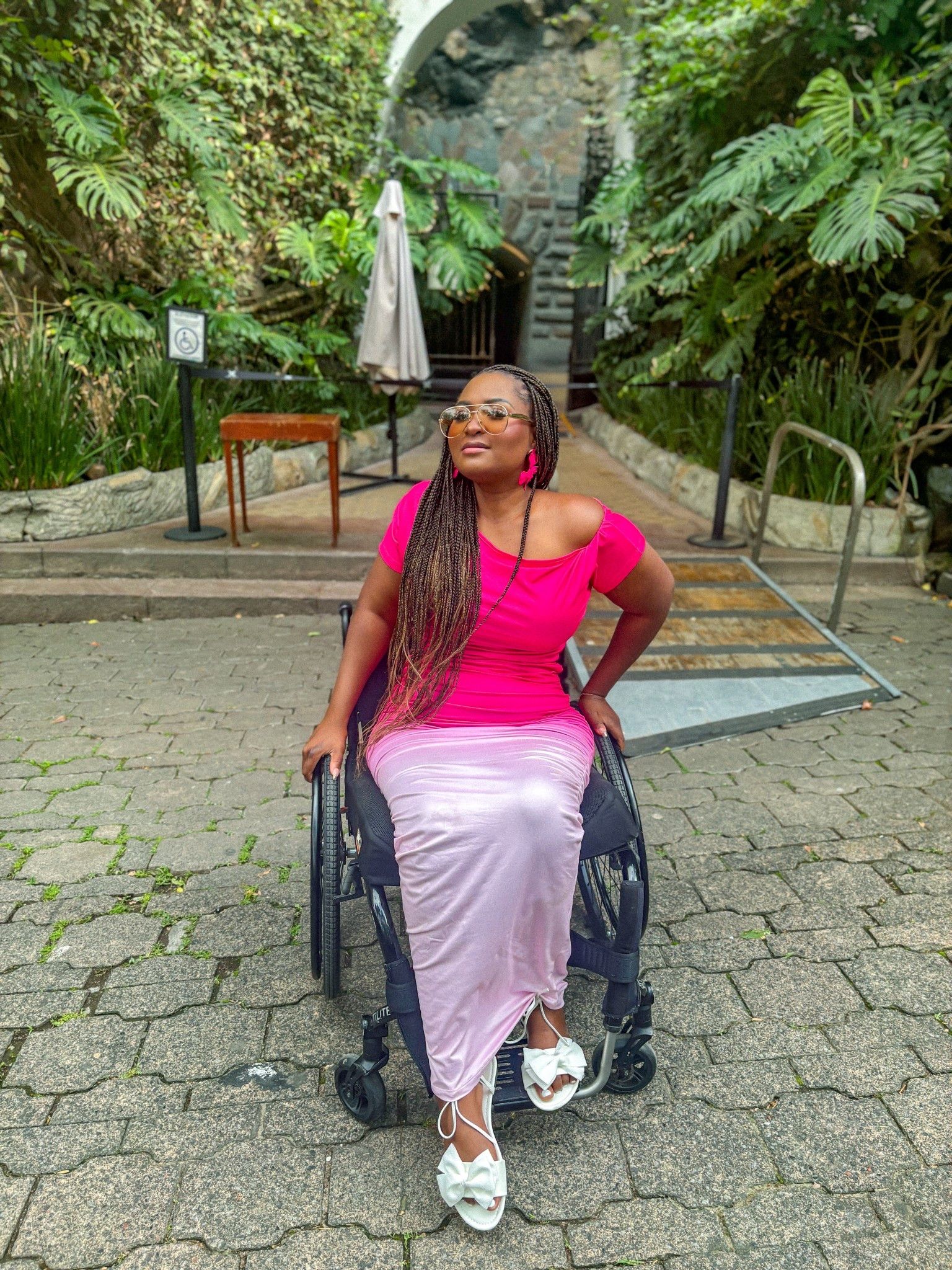 Summer dress. Vacation style with accessories