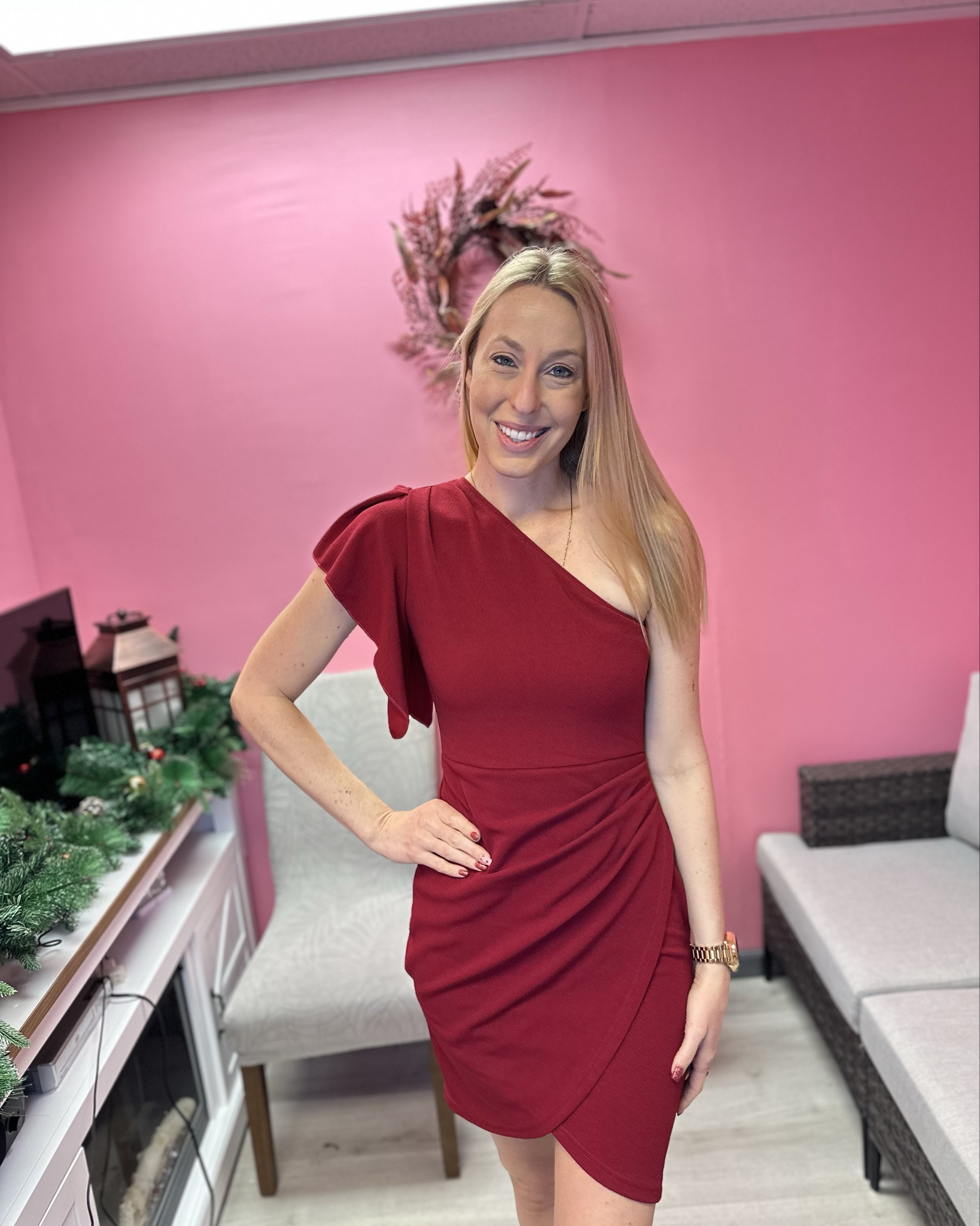 Classy one shoulder wedding guest dress
❤️ this dress is so cute and perfect for nice events
❤️ it has stretch and i love the length
❤️ I am wearing size small, fits true to size, I am 5’10”

#LTKFindsUnder100 #LTKFindsUnder50 #LTKTall