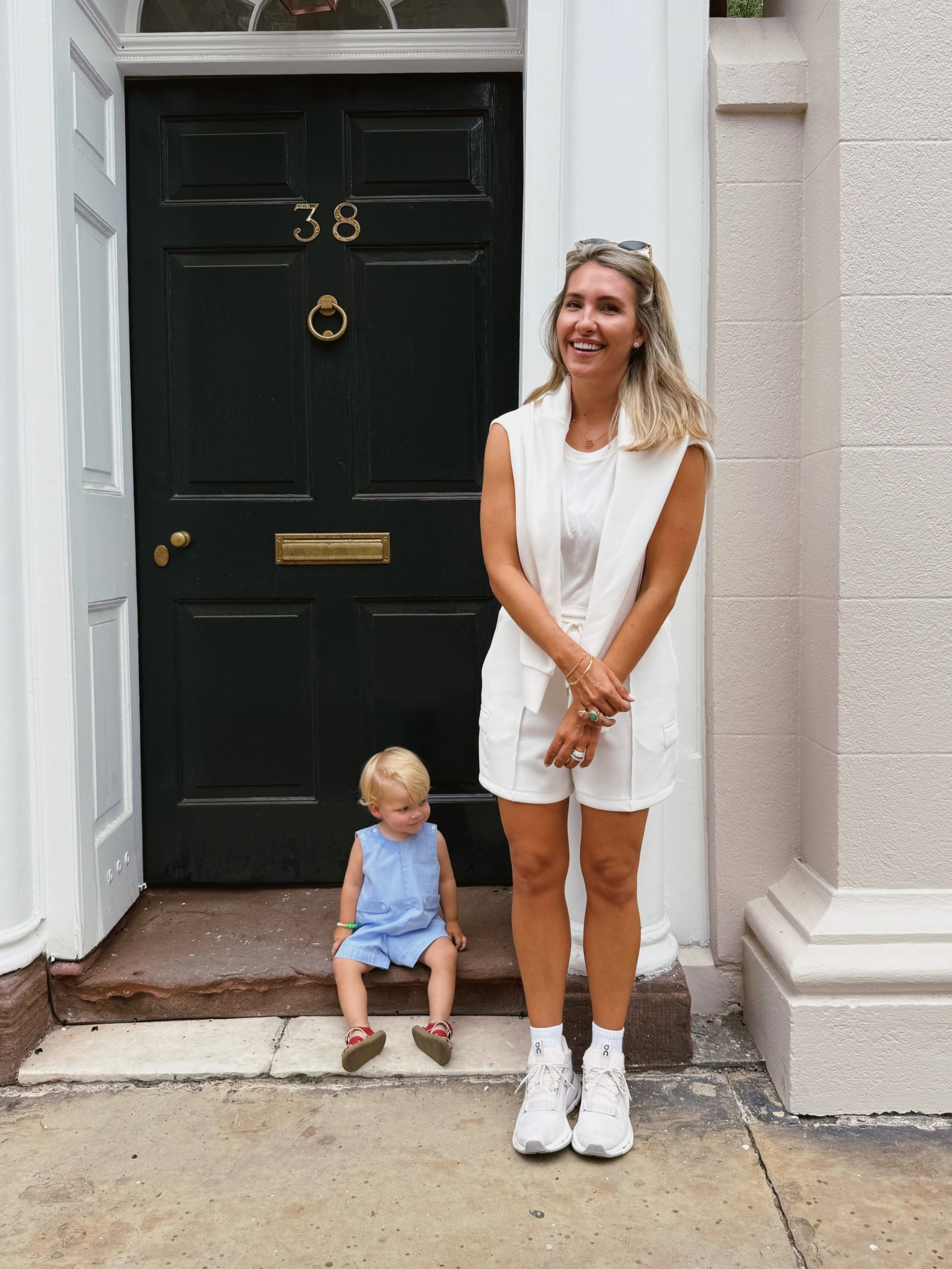 I wear a medium in the shorts and pullover — a small in the top! It runs large! 

@caliafitness #BeautyInHer #BeautyInTheBurn #caliapartner