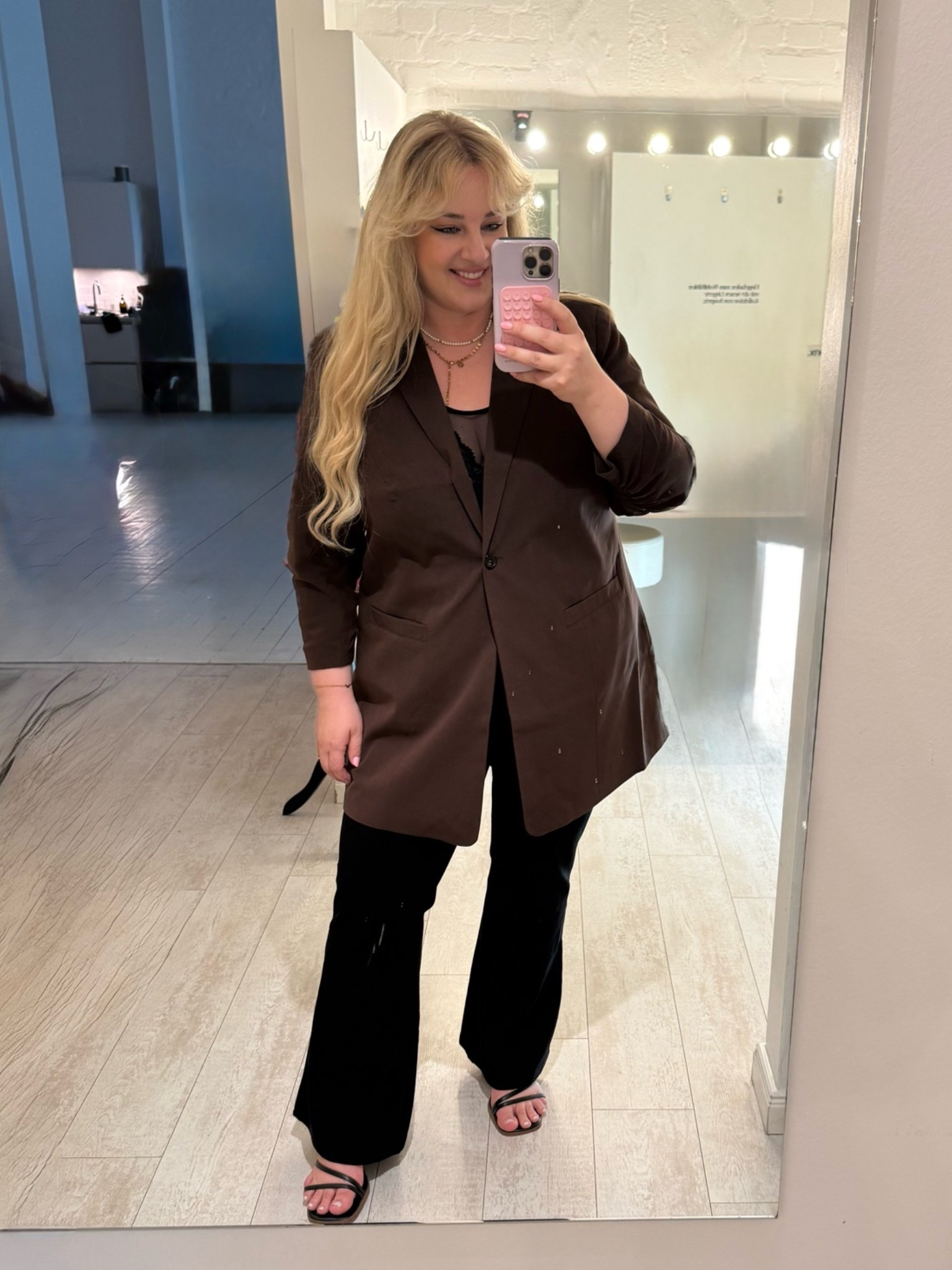 Outfit of the day 🖤

15HERBST / 15% sparen bis 4.10.

#plussizefashion #hose #curvy #body #allblacklook

#LTKdeutschland #LTKplussize #LTKdatenight
