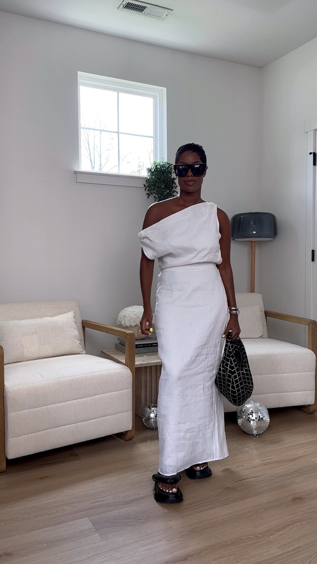 The perfect linen dress. I’m wearing a size 6 and it’s spacious! 