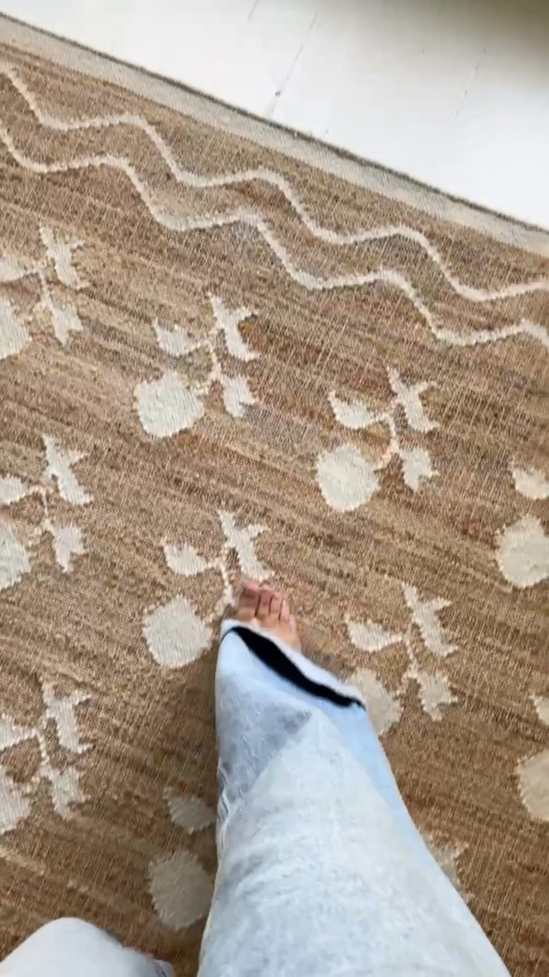 New jute rug alert!

#LTKSeasonal #LTKHome #LTKmomlife