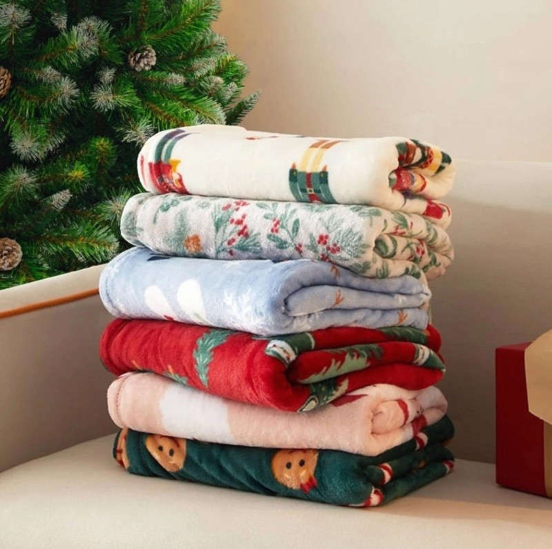 Cute holiday blankets! Great gift idea for her! ❤️

#LTKHoliday #LTKHome #LTKGiftGuide
