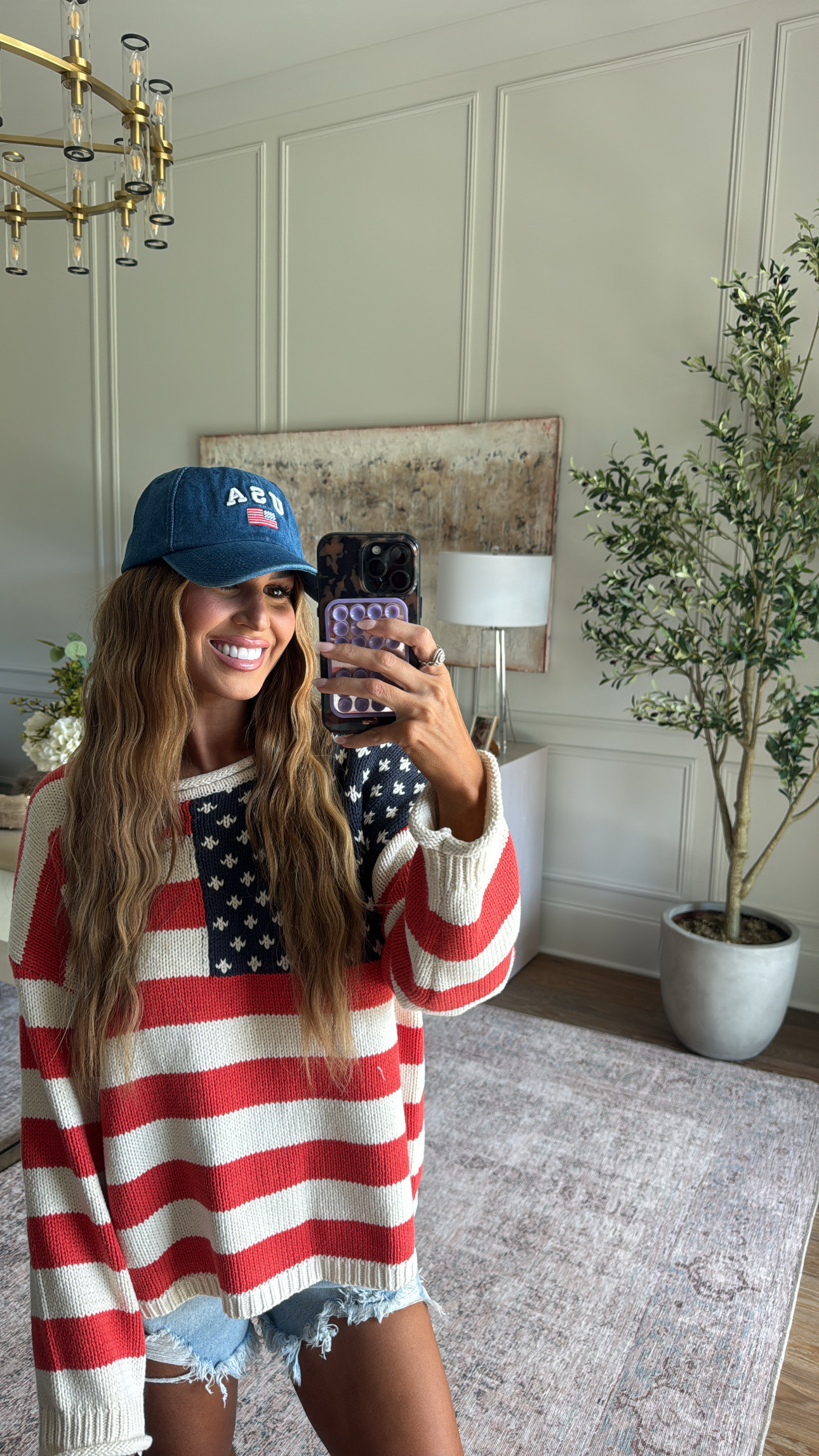 loving the americana vibes 🇺🇸 wearing a small sweater and 26 in shorts ❤️ use code hollie35 for 35% off! 

 