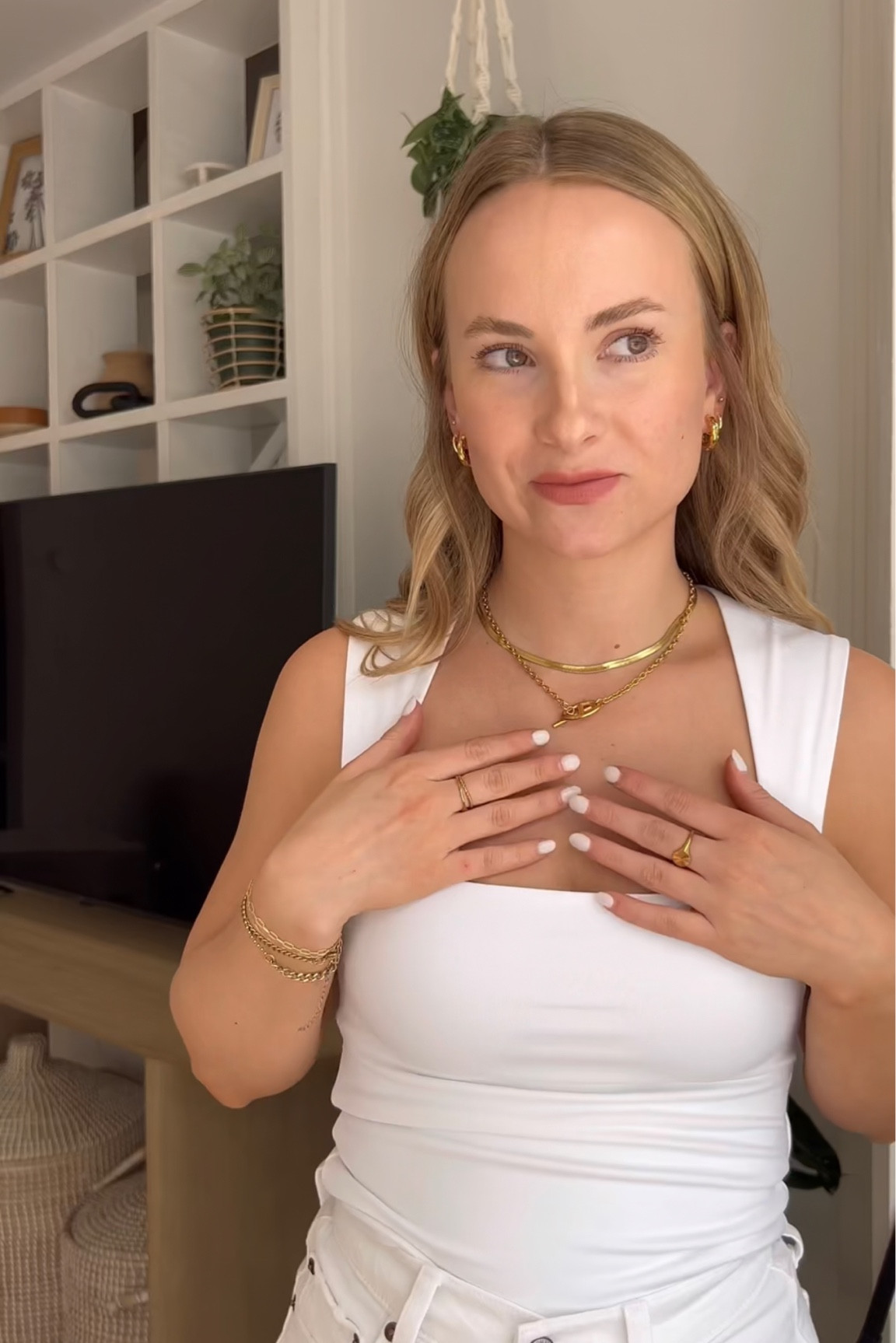 Jewelry so nice you don’t have to buy twice, because the quality is made to last! 🫶🏻☁️✨⭐️ 
 [USE CODE JAMIEBECKHAM]

Have been obsessed with @ellievailjewelry for YEARS, and there’s a good reason! 

Yall are always asking where my gold jewelry is from, and 99.9% of my pieces are EV! 
Linked all my favs on my LTK. 

#ellievailjewerly #ellievail #waterresistantjewelry  #goldplatedjewelry #sweatproofjewelry #amazonjewelry #goldjewelryhaul #jewelryunboxinghaul #goldjewelrytrend 