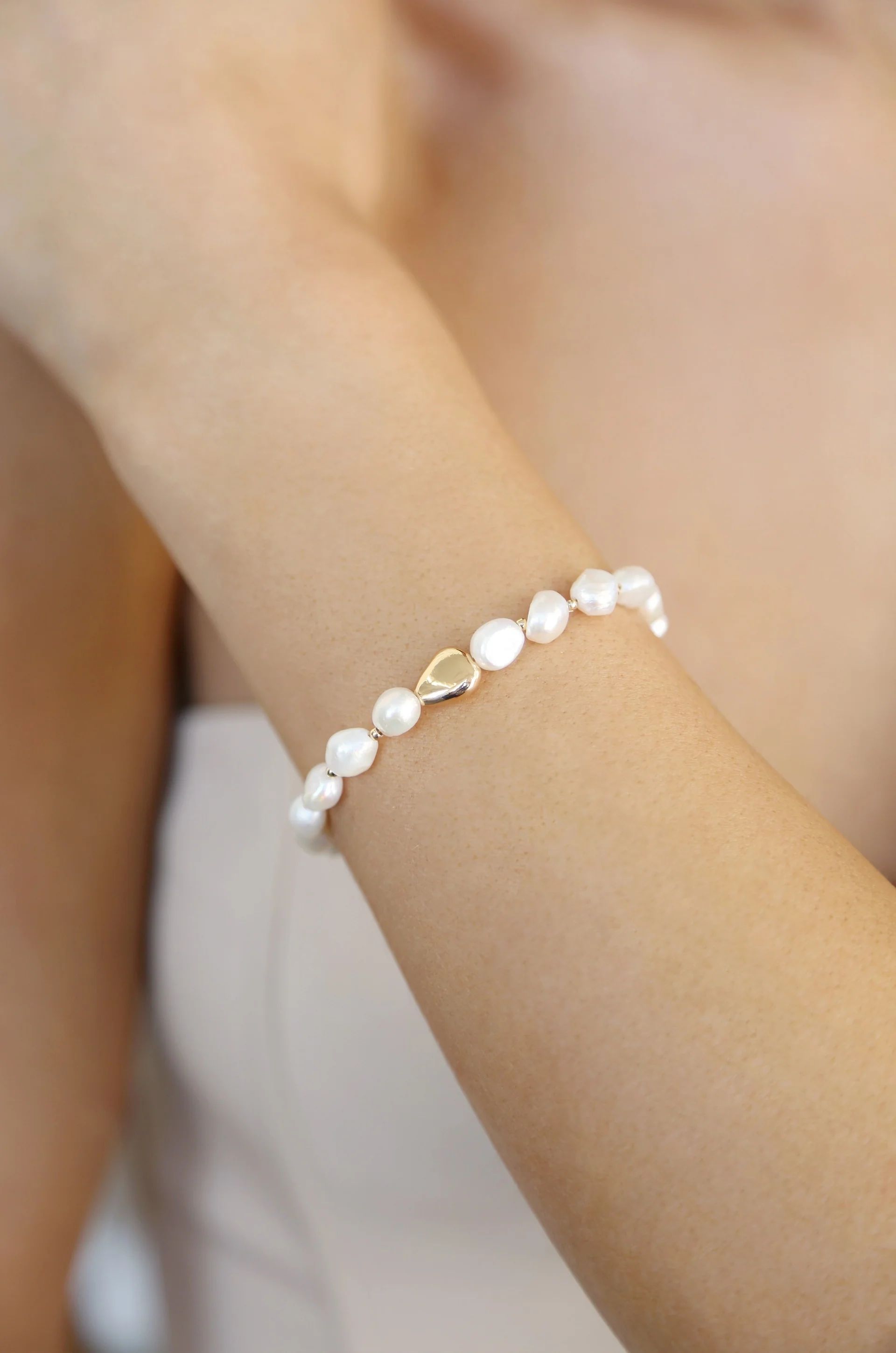 Freshwater Pearl and Gold Nugget Toggle Bracelet | Ettika