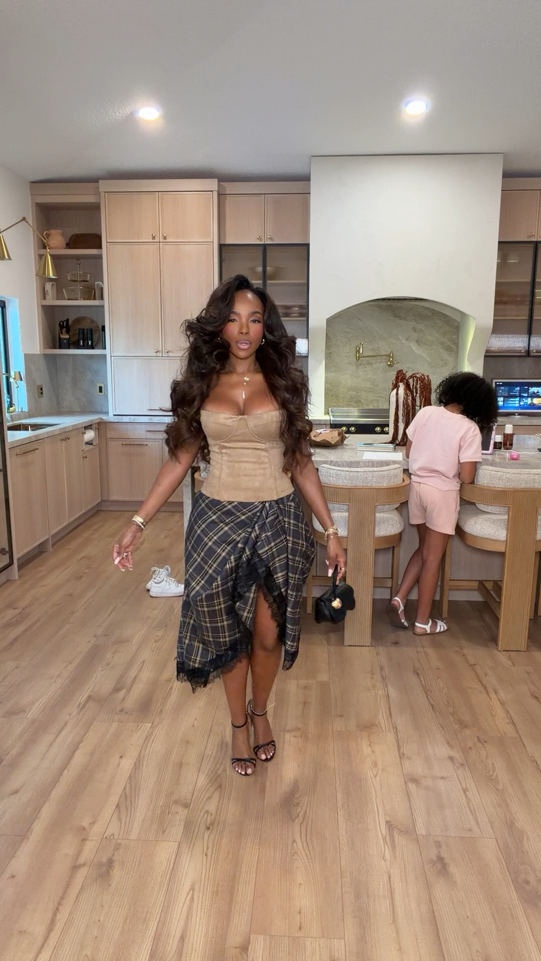 Heading to dinner 🤭

Size small I’m 5’4 | 140lbs | 36D -27 -40  IG & YT: kirasfashionfinds TT: kiraabboud